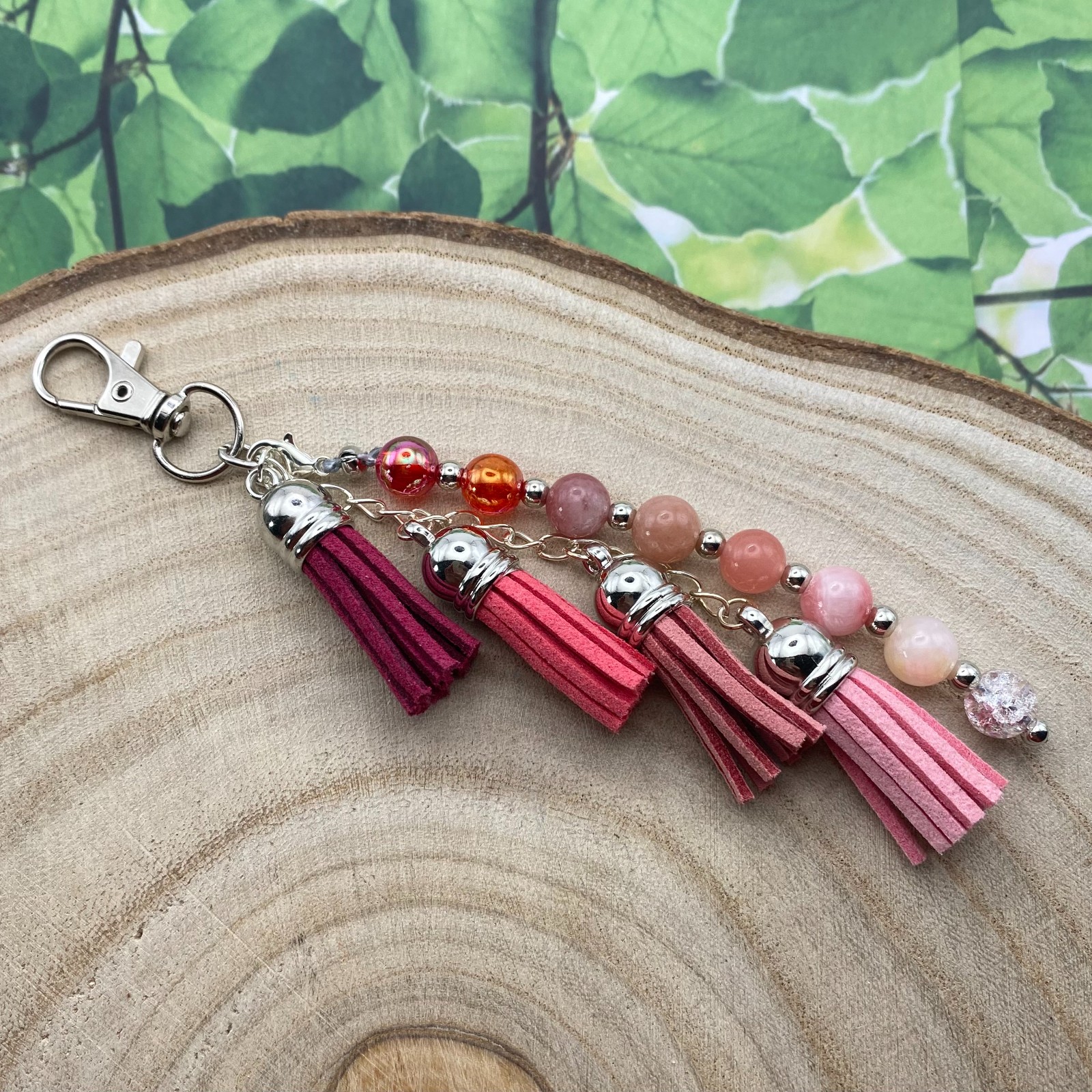 Handgemaakte bag charm met kralen en kwastjes - HZ30090 - 107896 Handgemaakte bag charm met kralen en kwastjes - HZ30090