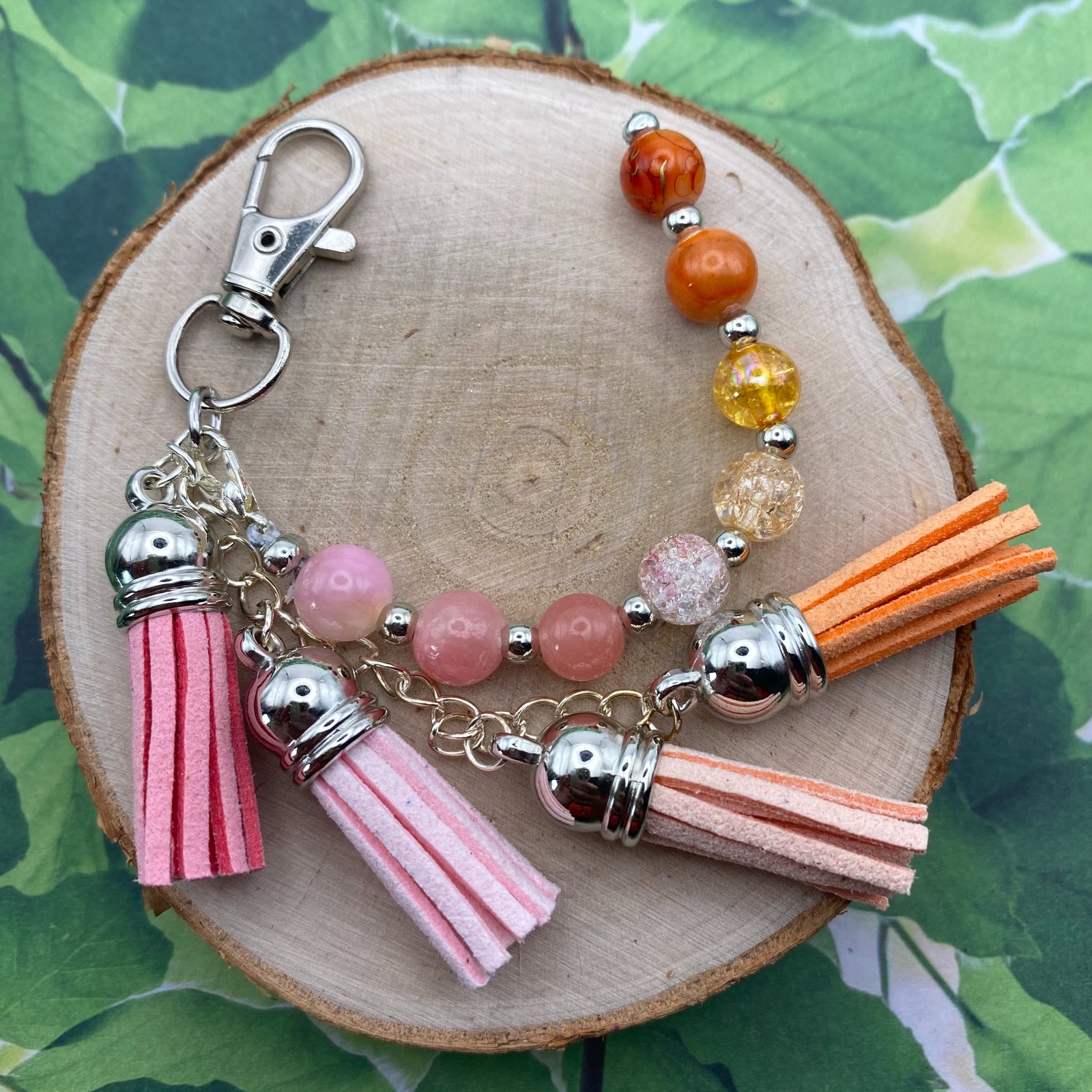 Handgemaakte bag charm met kralen en kwastjes - HZ30091 - 107903 Handgemaakte bag charm met kralen en kwastjes - HZ30091