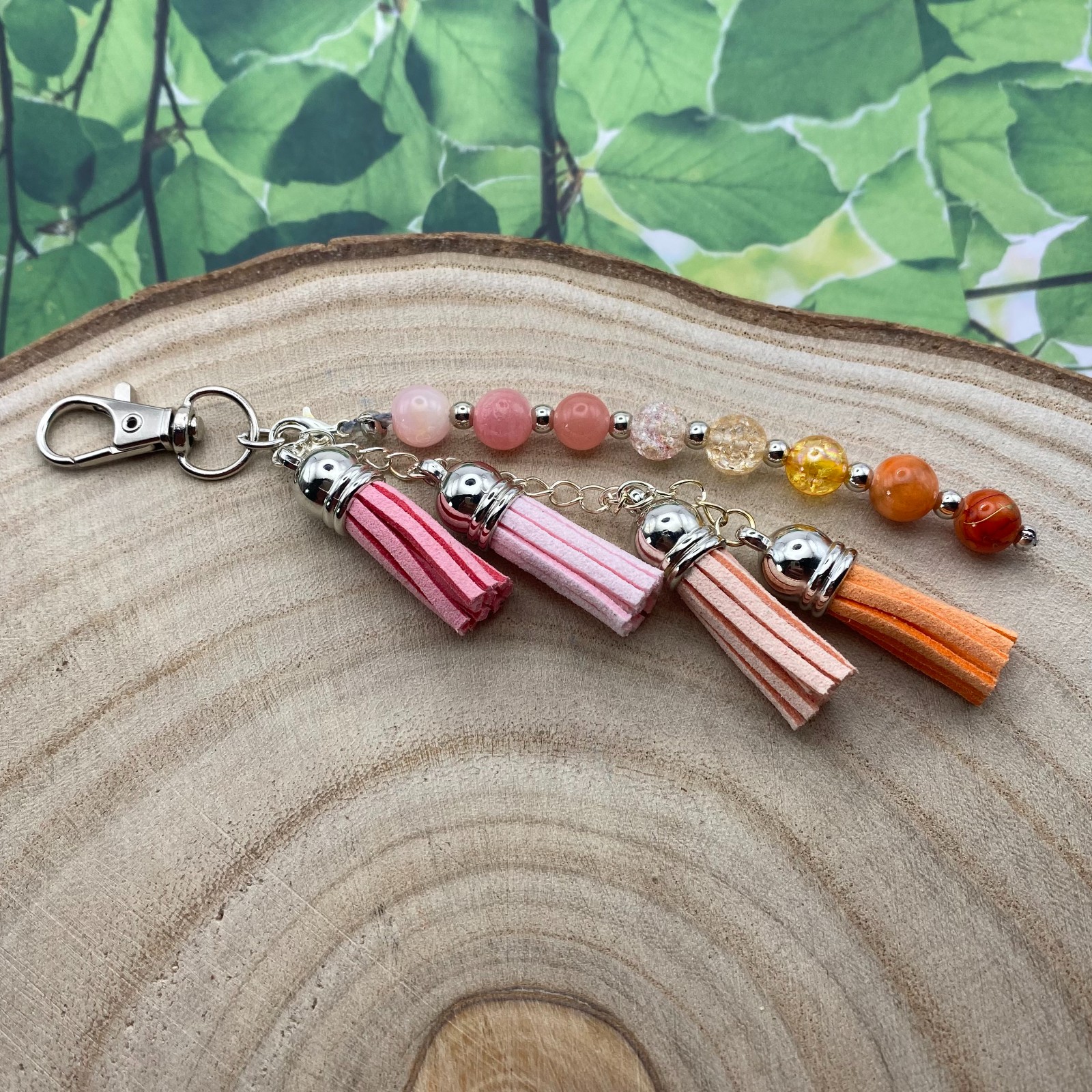 Handgemaakte bag charm met kralen en kwastjes - HZ30091 - 107904 Handgemaakte bag charm met kralen en kwastjes - HZ30091
