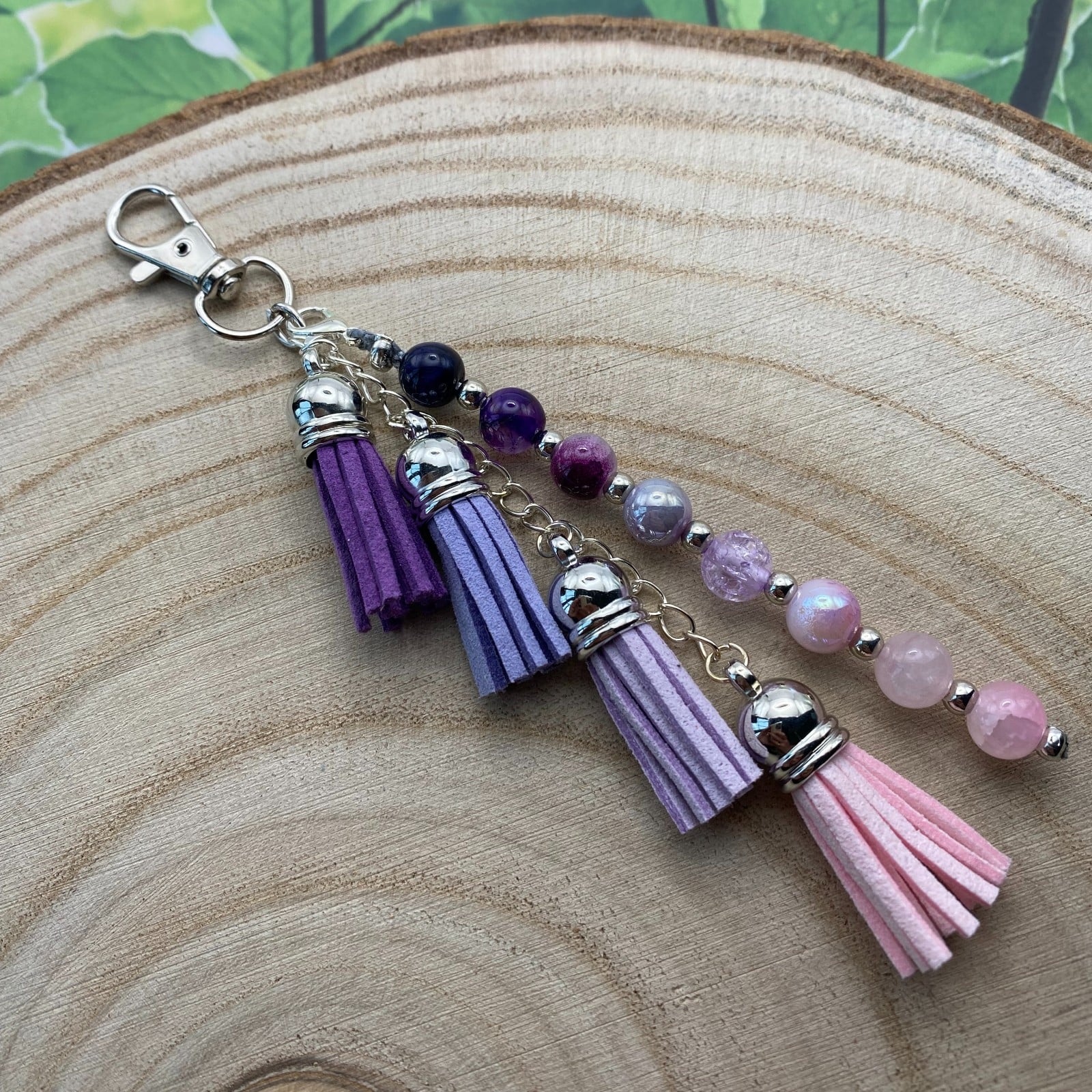 Handgemaakte bag charm met kralen en kwastjes - HZ40092