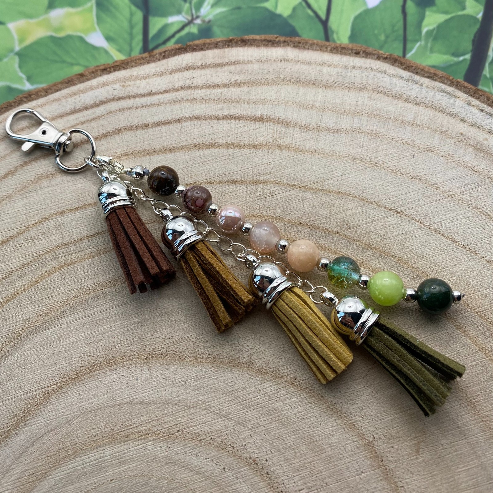Handgemaakte bag charm met kralen en kwastjes - HZ70094