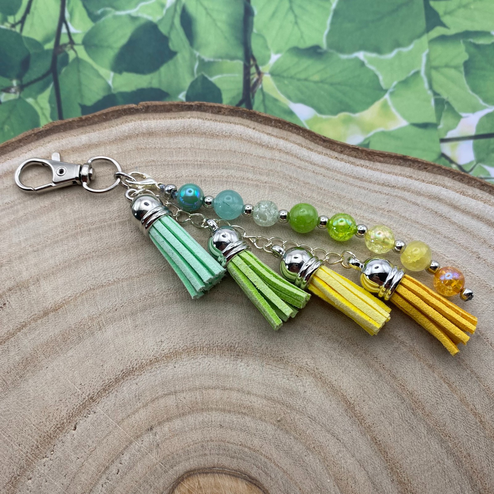 Handgemaakte bag charm met kralen en kwastjes - HZ70095