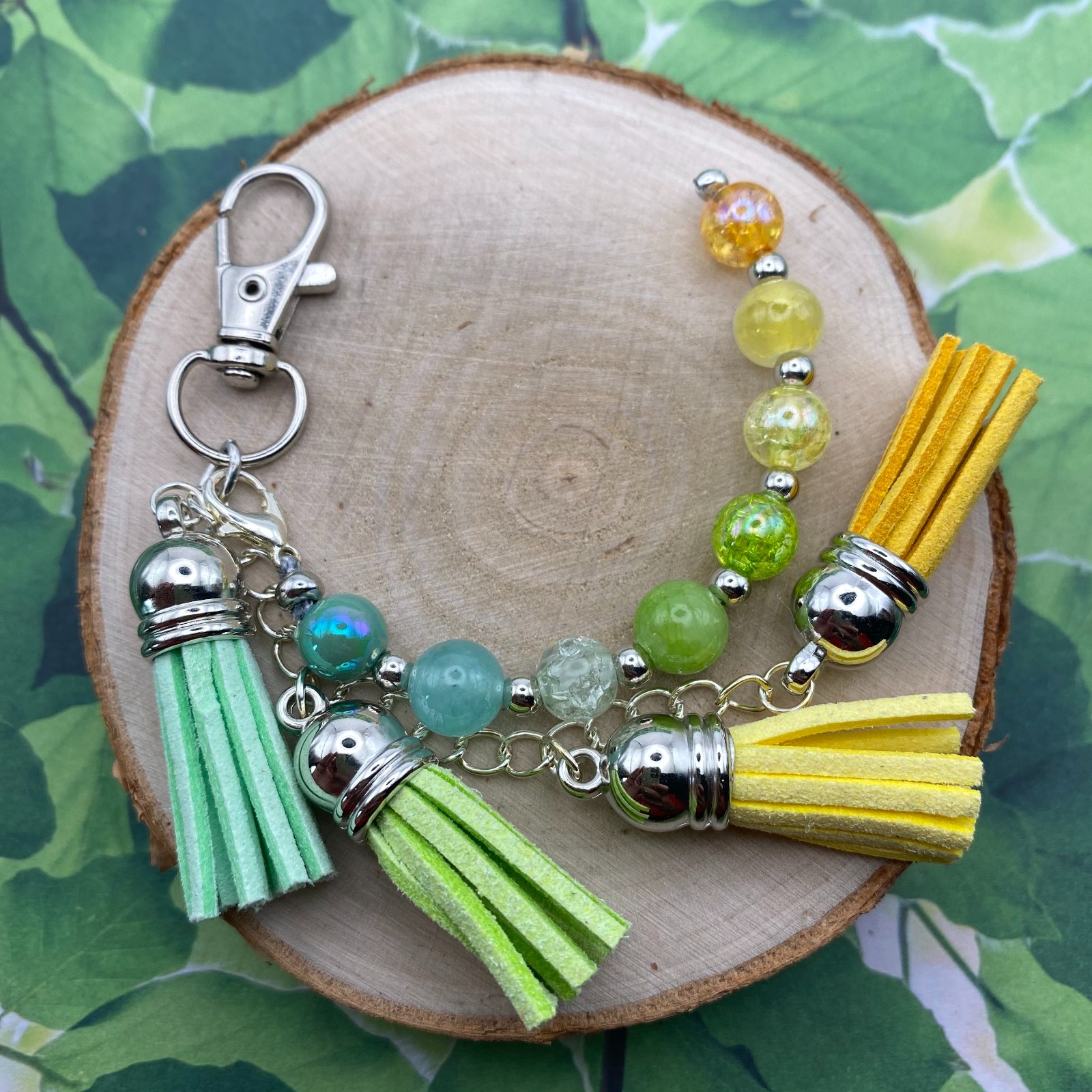 Handgemaakte bag charm met kralen en kwastjes - HZ70095