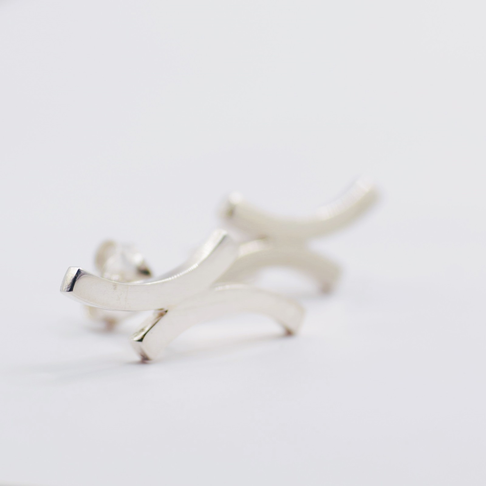 Subtiele zilveren oorbellen – Abstracte design, tijdloze elegantie - 106566 Subtiele zilveren oorbellen – Abstracte design, tijdloze elegantie