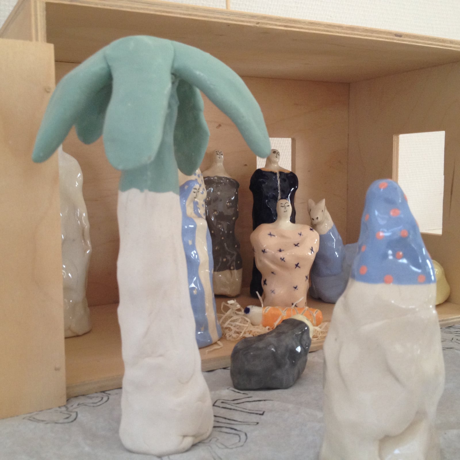 Moderne kerststal keramiek. Genummerd en gesigneerd. Nicolaas Maathui… - 109092 Moderne kerststal keramiek. Genummerd en gesigneerd. Nicolaas Maathuis (NIC-O)