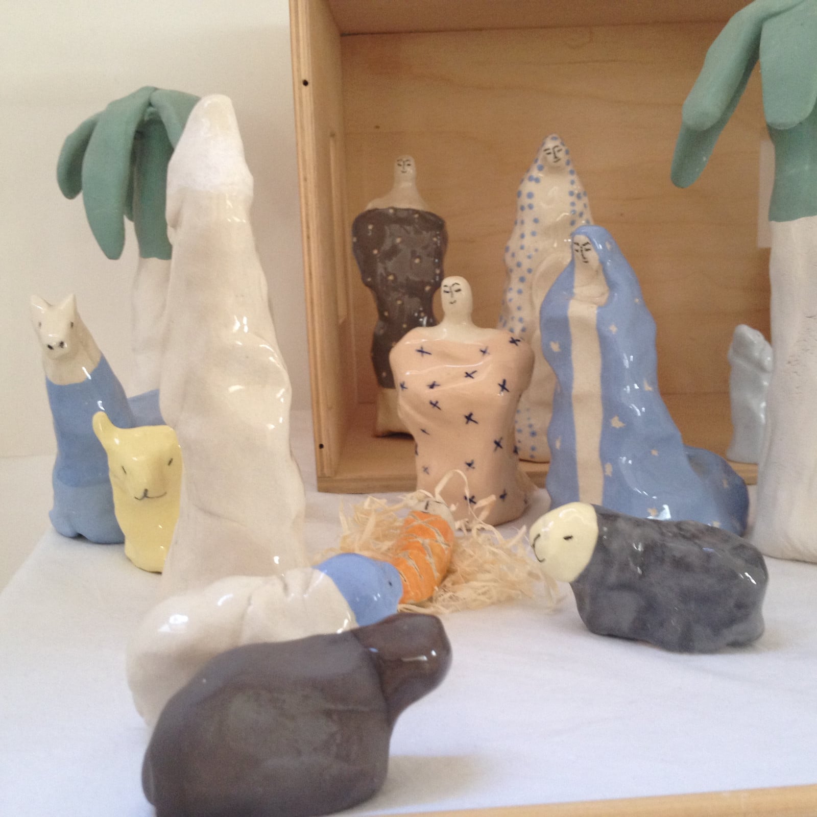 Moderne kerststal keramiek. Genummerd en gesigneerd. Nicolaas Maathui… - 109093 Moderne kerststal keramiek. Genummerd en gesigneerd. Nicolaas Maathuis (NIC-O)