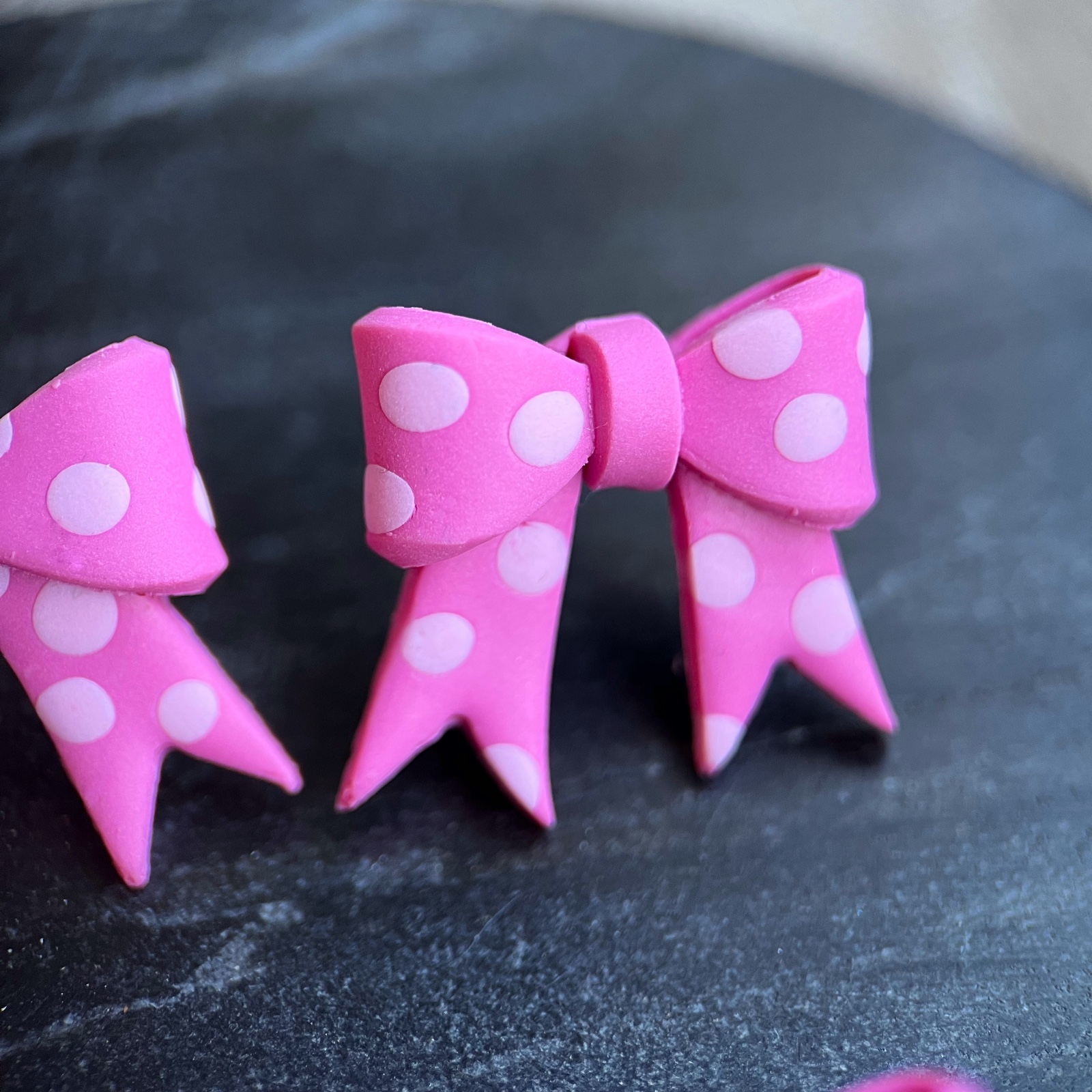 Roze strikjes oorbellen handgemaakt