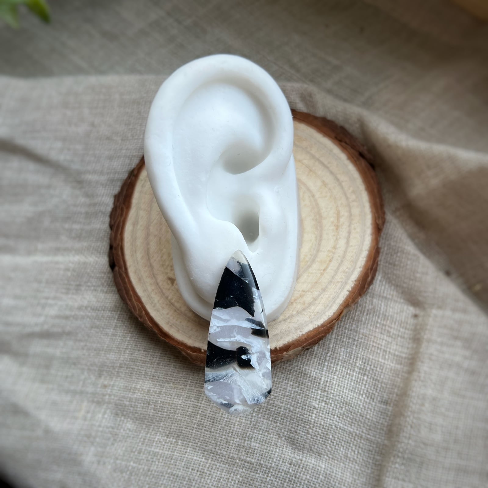 Zwart-wit oorbellen faux steen