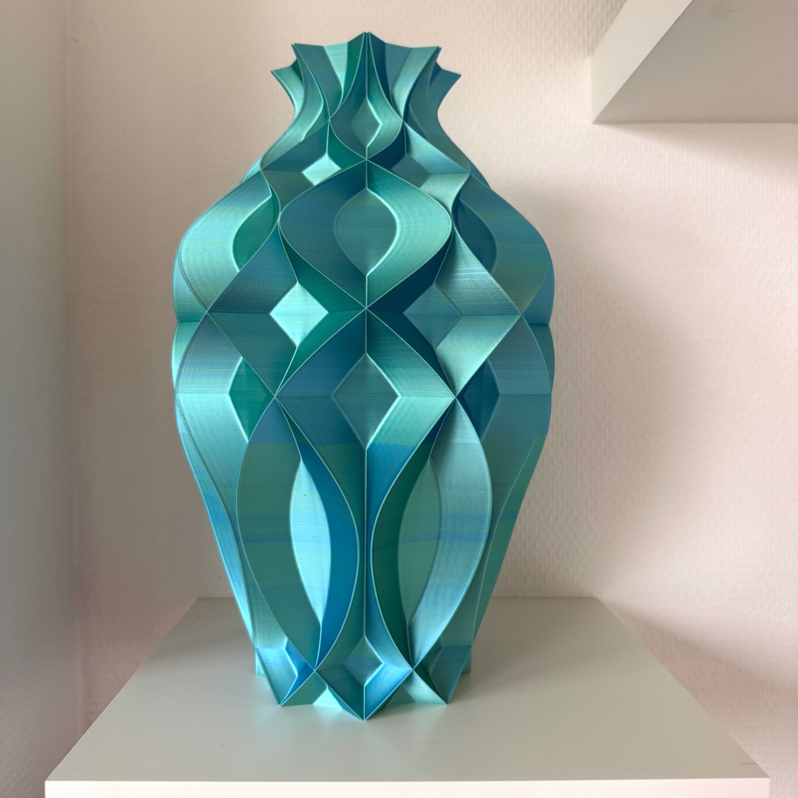 3D Vaas Verde Aura – Silk Blauw-Groene Design Vaas | 34 cm