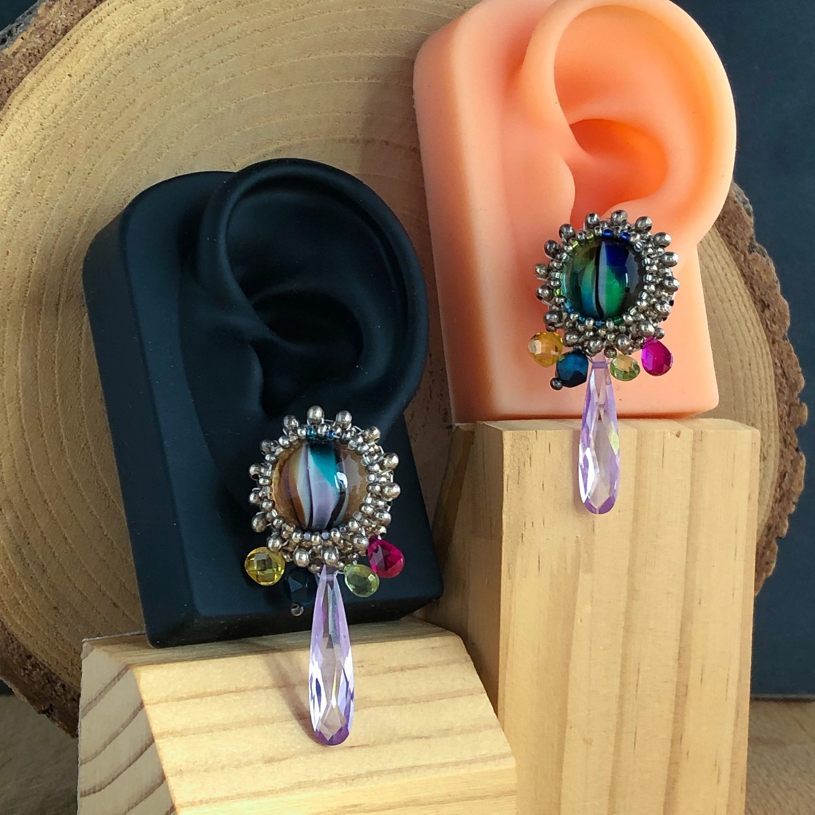 Gedurfd & Expressief, Geborduurde Oorbellen met Lampwork Glas en Edelstenen