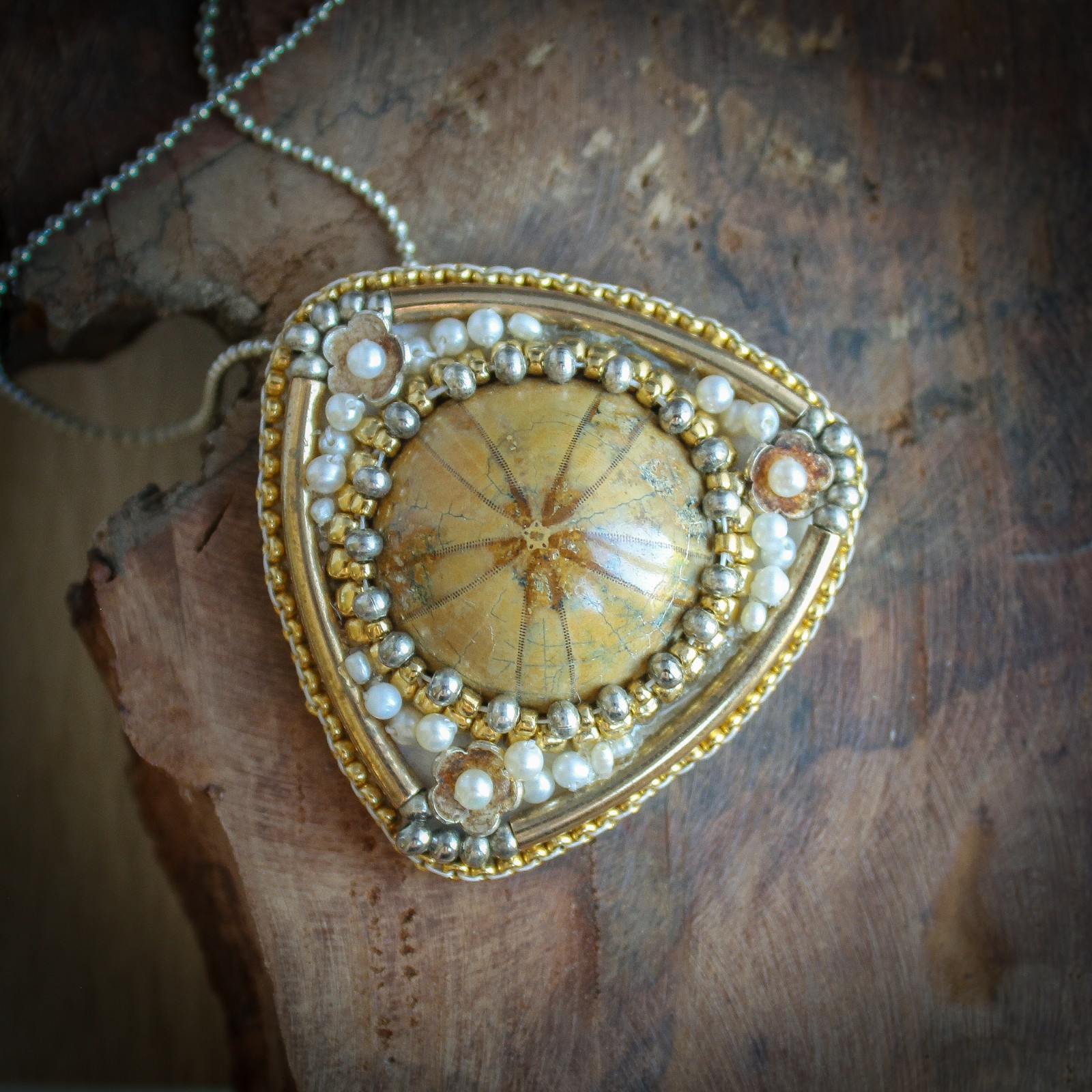 Aards & Tijdloos, Echinoid Fossiel Statement Ketting