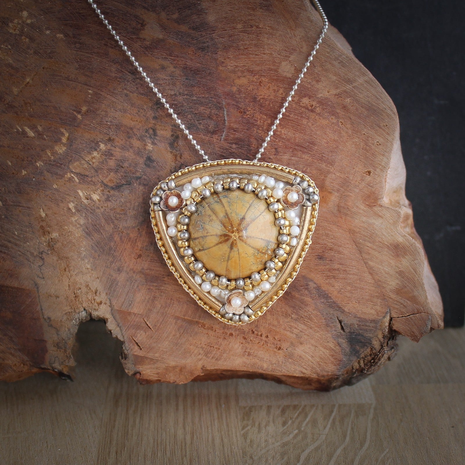 Aards & Tijdloos, Echinoid Fossiel Statement Ketting