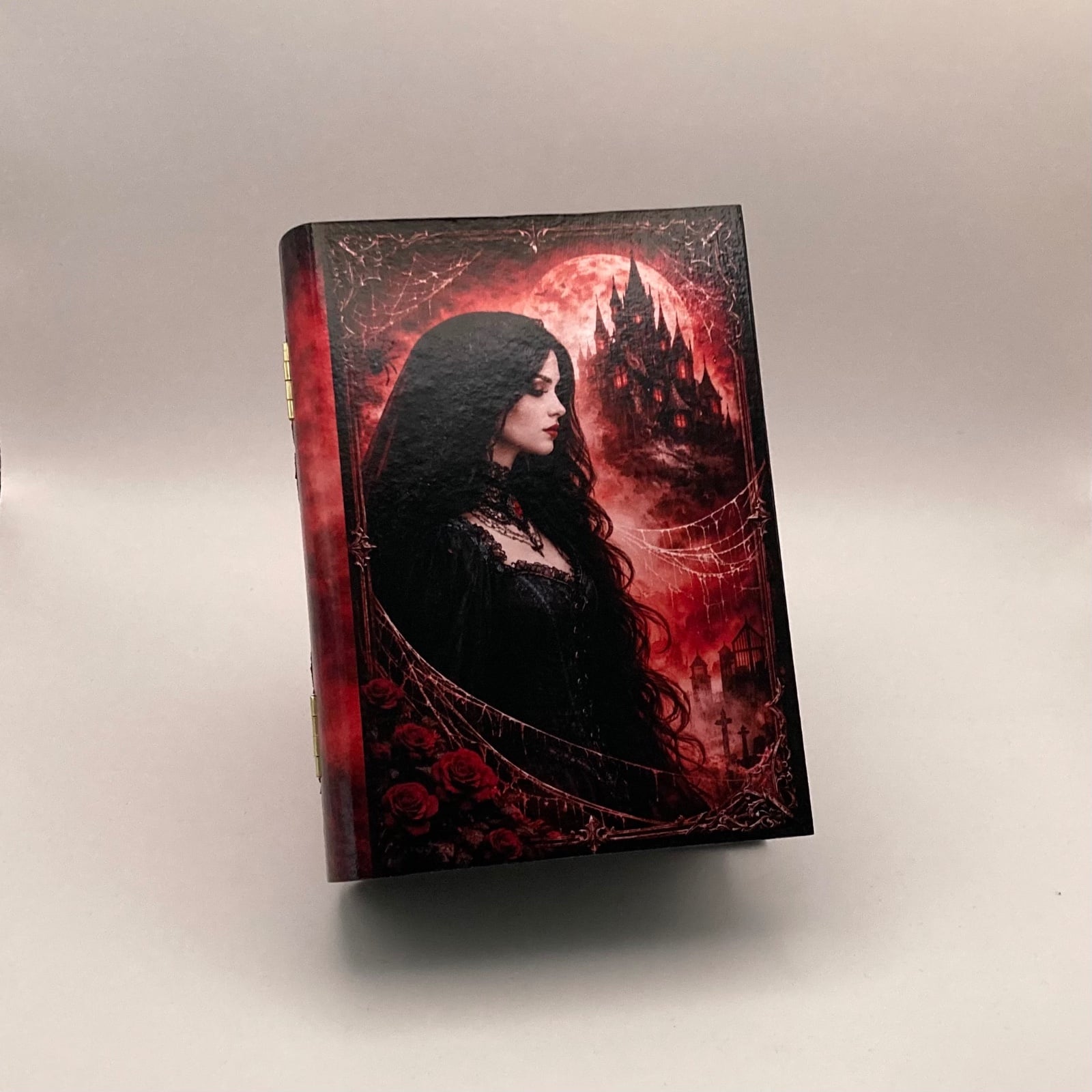 Handgedecoreerd houten kistje in boekvorm ‘Gothic’