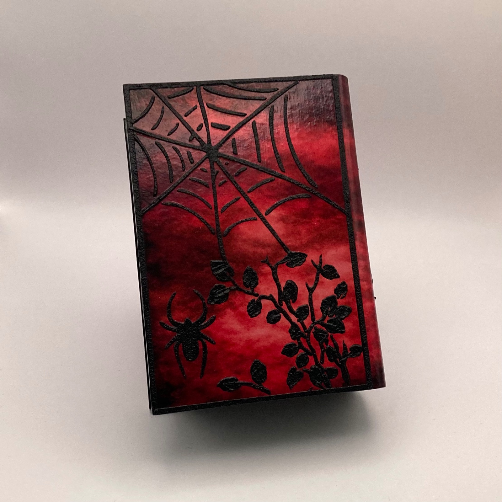 Handgedecoreerd houten kistje in boekvorm ‘Gothic’