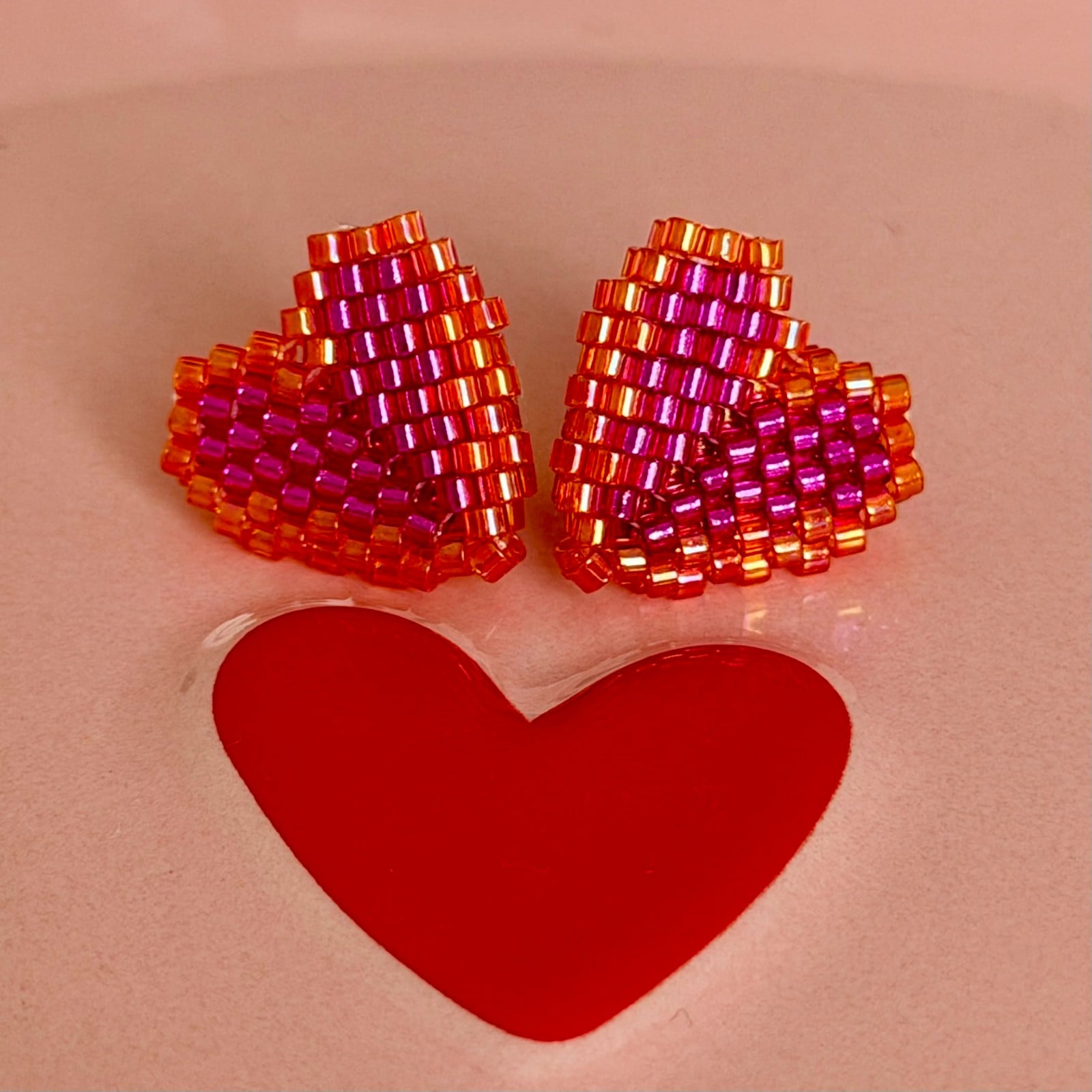 Handgemaakte hartvormige oorbellen - frisse lentekleuren - 113883 Handgemaakte hartvormige oorbellen - frisse lentekleuren