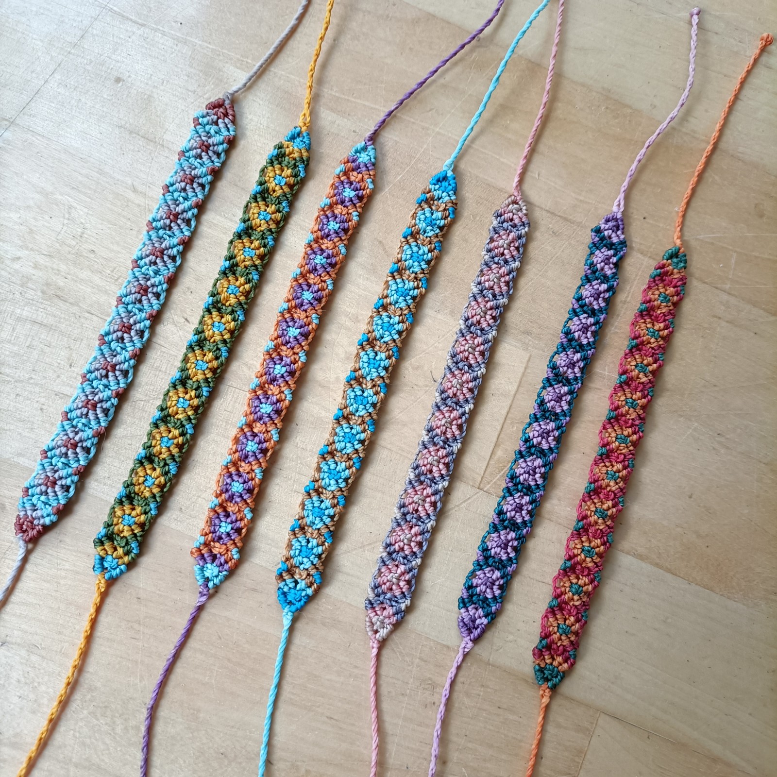 Handgemaakte Vrienschaparmband Blije Bloem - 116225 Handgemaakte Vrienschaparmband Blije Bloem