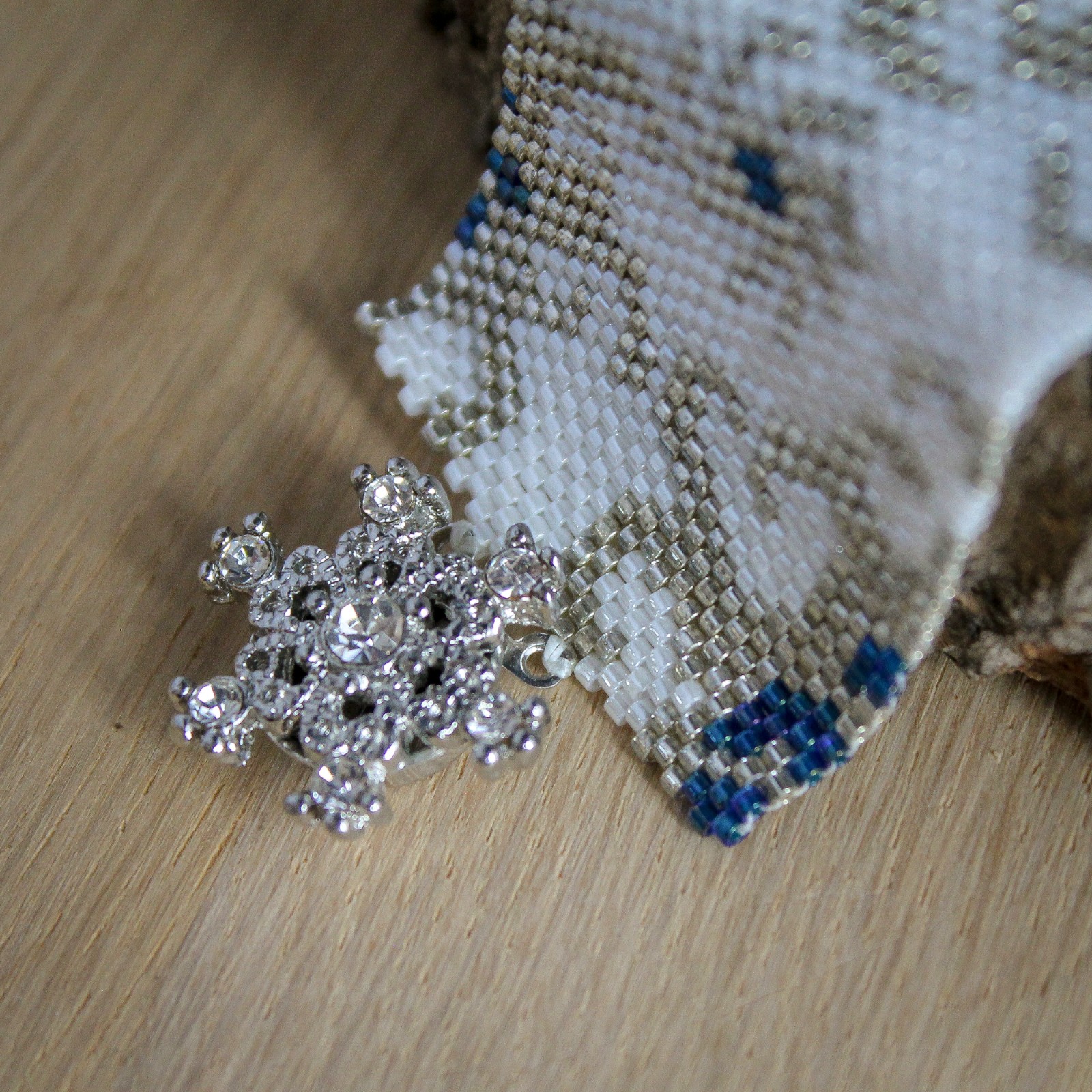 Ijsbloemen & Winter, peyote armband met winterster design - 118100 Ijsbloemen & Winter, peyote armband met winterster design