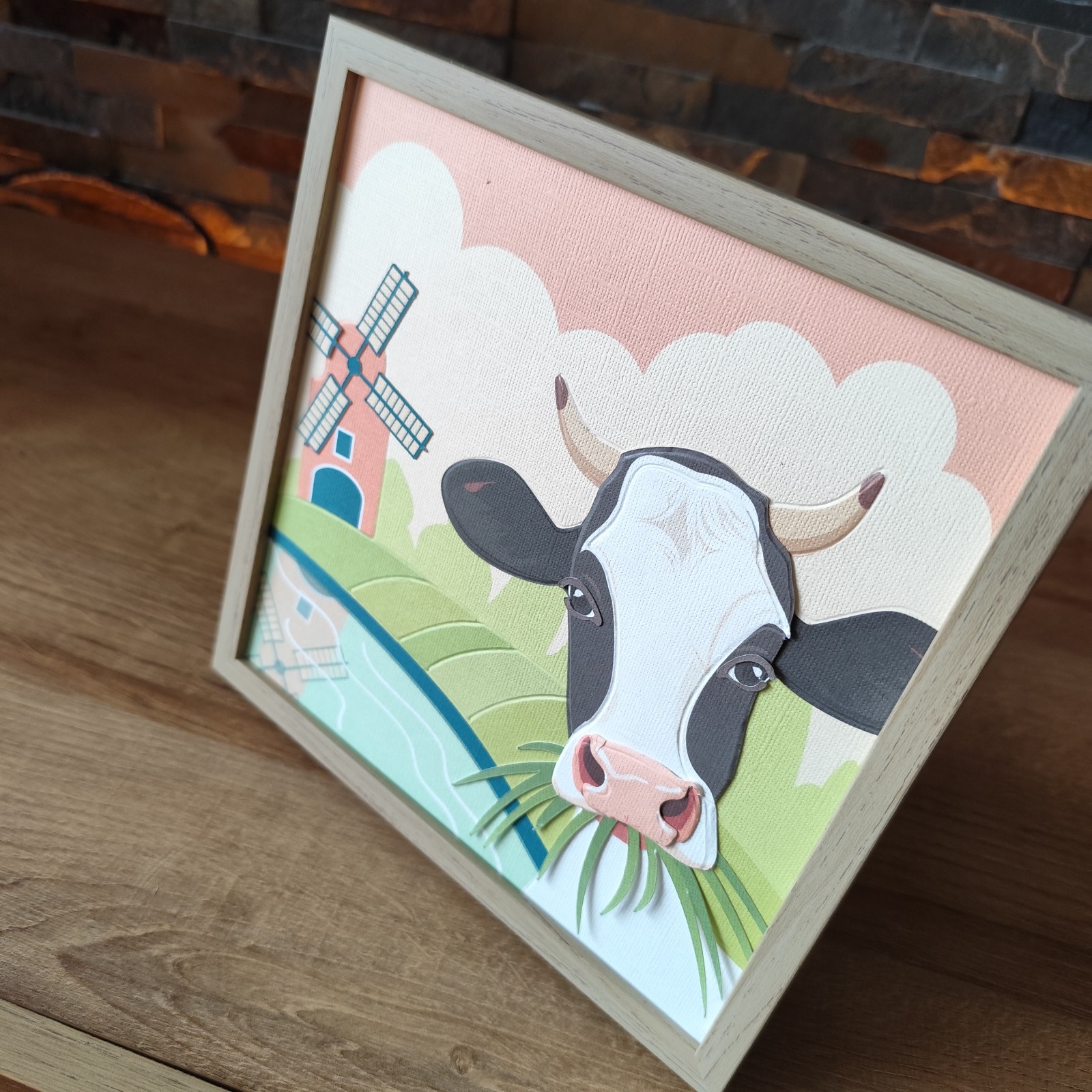 Paper cut-out art – handgemaakte illustraties: Zomerse dorpsidylle met koe in het weiland