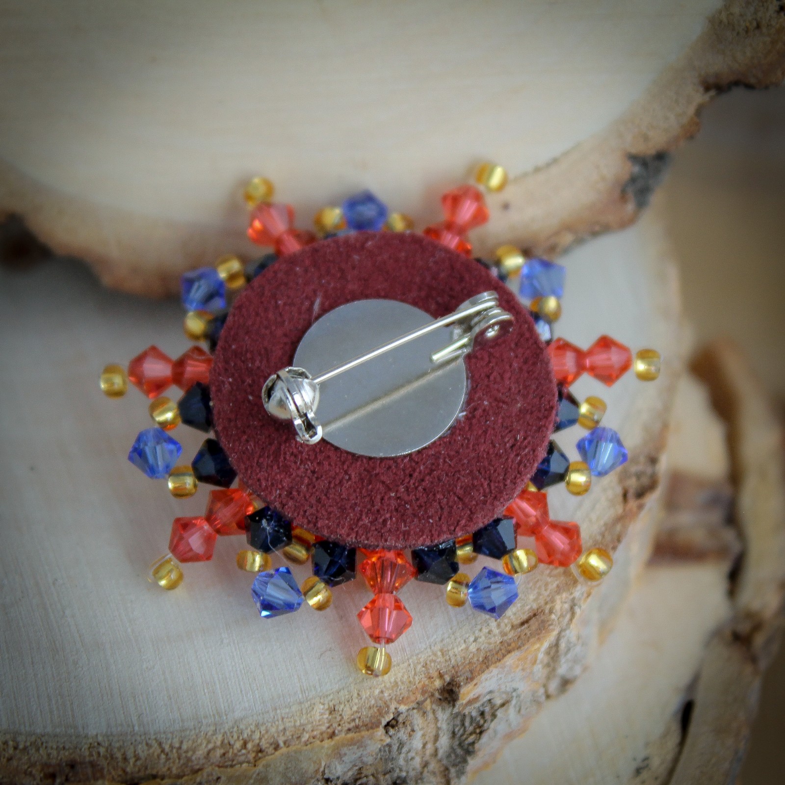 Artistiek & Exotisch, handgemaakte passiebloem broche met Swarovski kristal