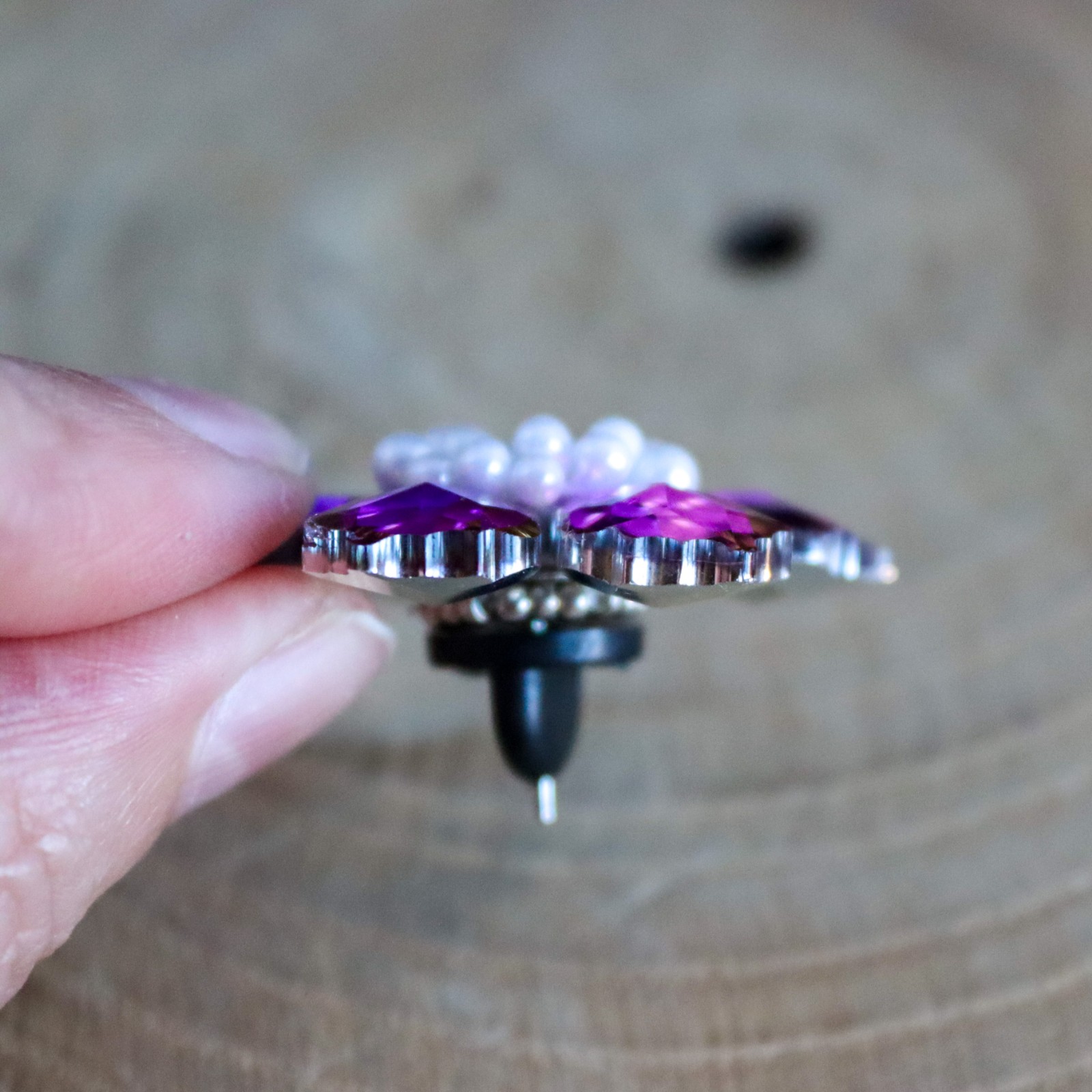 Botanisch & Dromerig, handgemaakte kristallen bloem broche