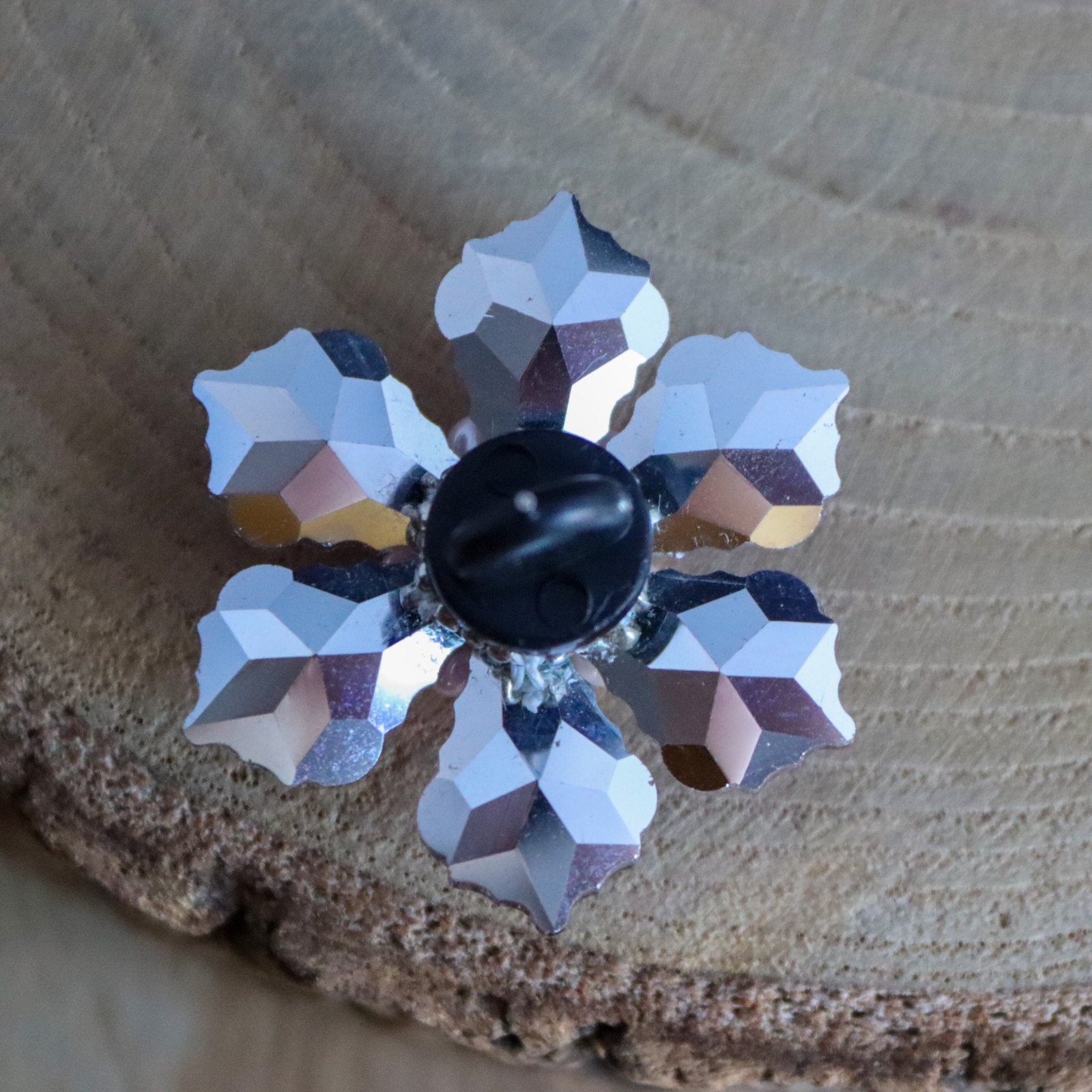 Botanisch & Dromerig, handgemaakte kristallen bloem broche