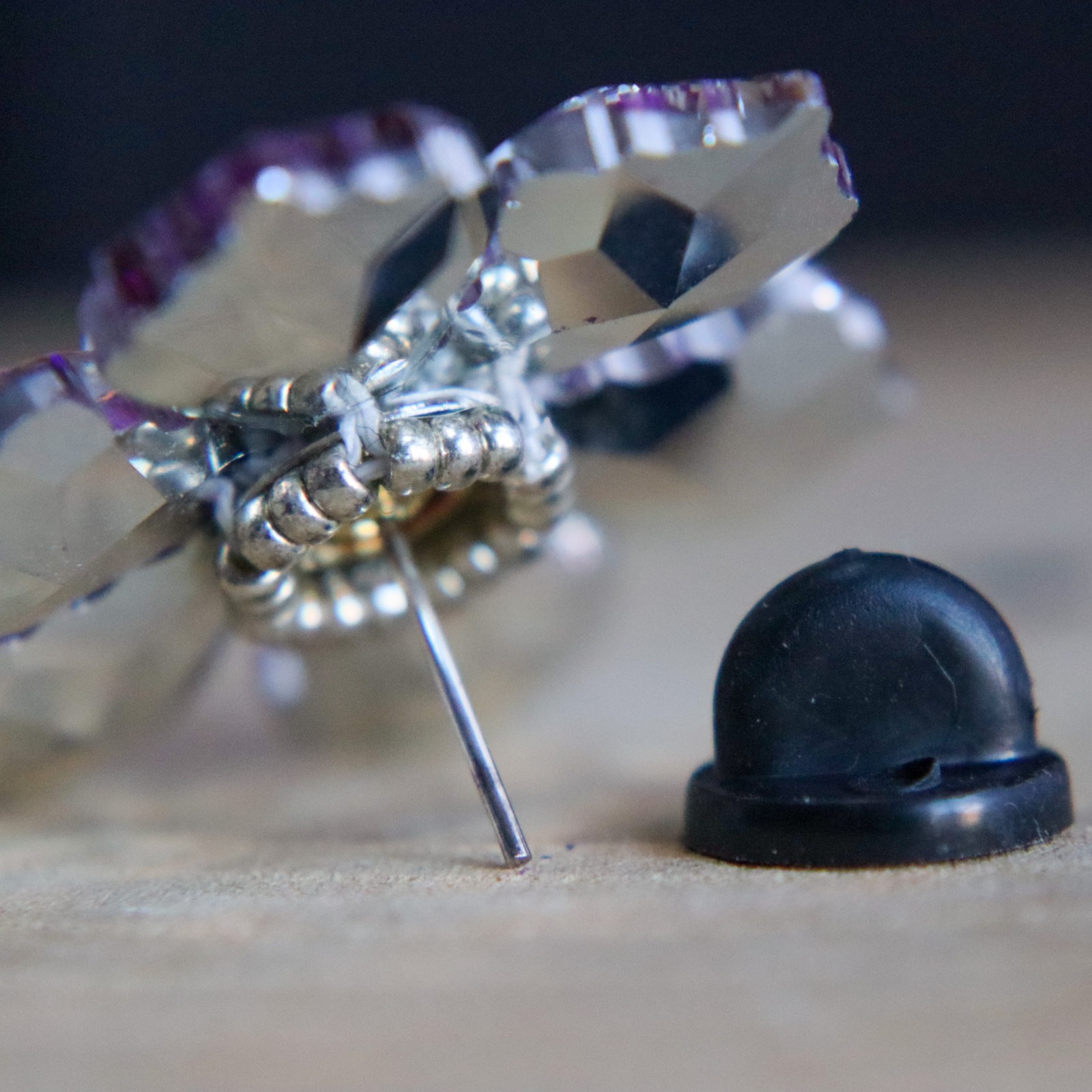 Botanisch & Dromerig, handgemaakte kristallen bloem broche