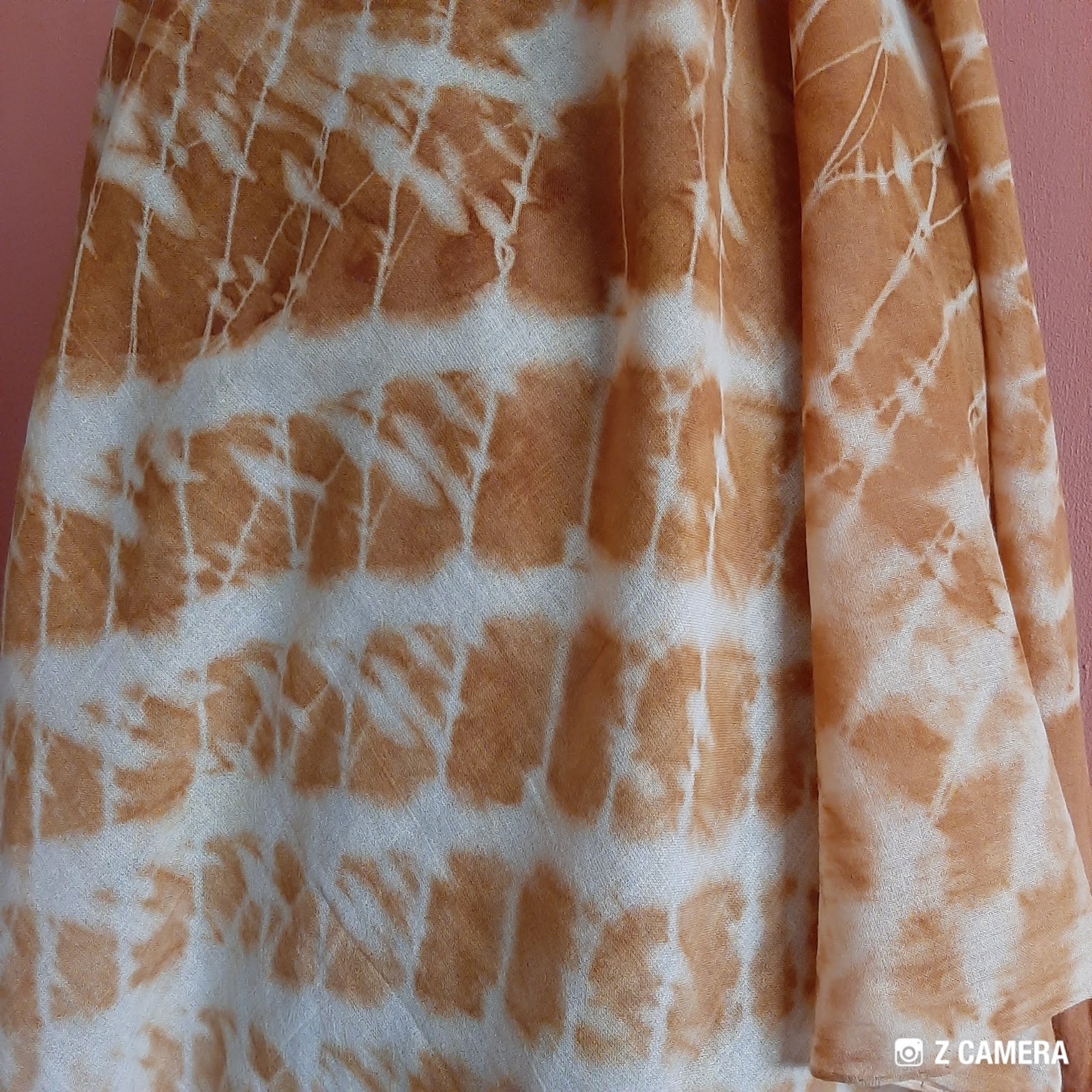 Furoshiki knooptas, geknoopt van een handgeverfde katoenen doek, inclusief draagband