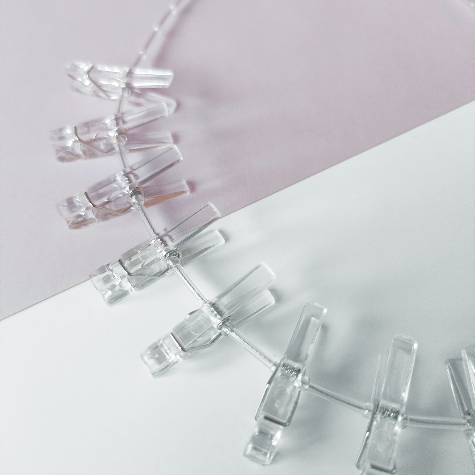 Ketting van transparante knijpertjes