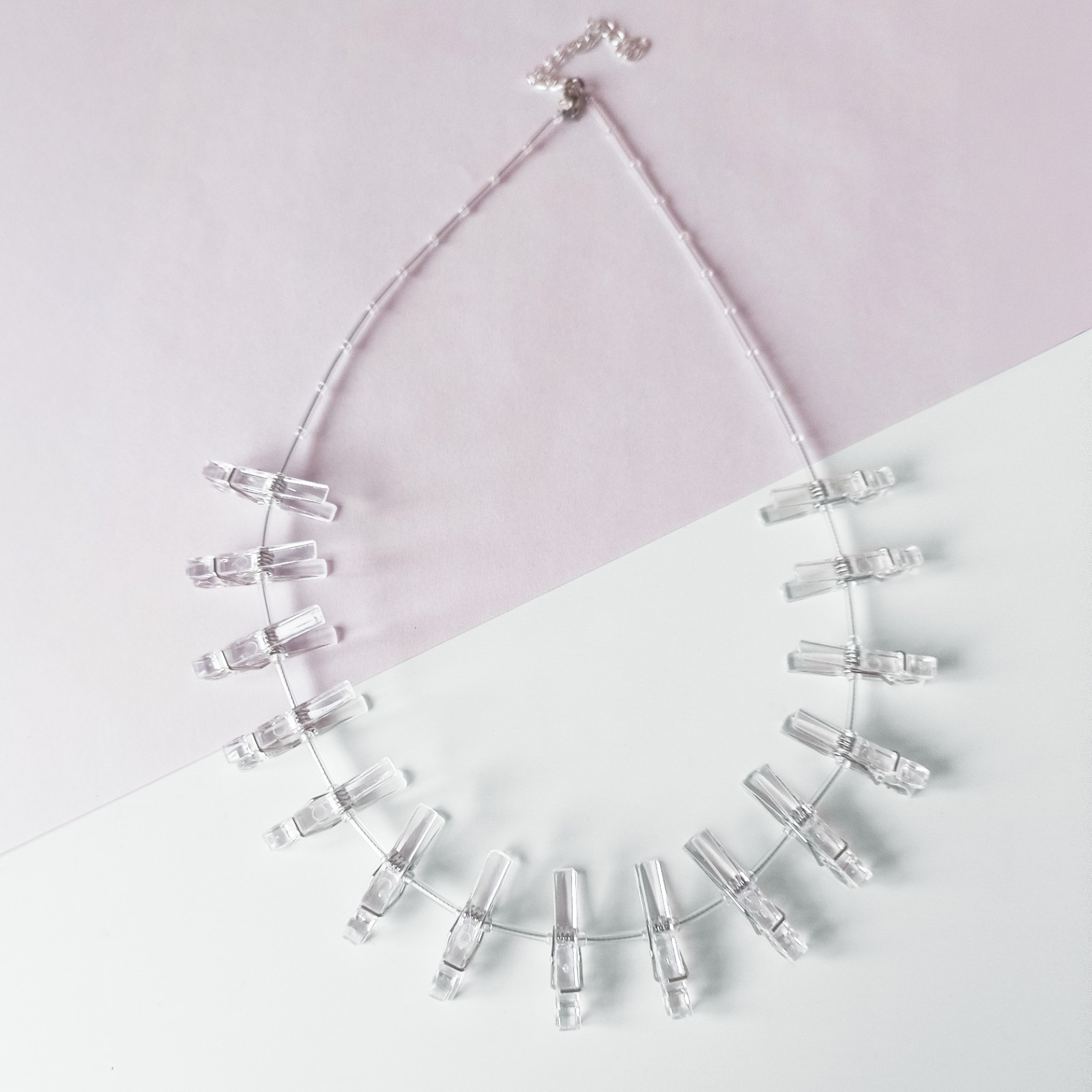 Ketting van transparante knijpertjes