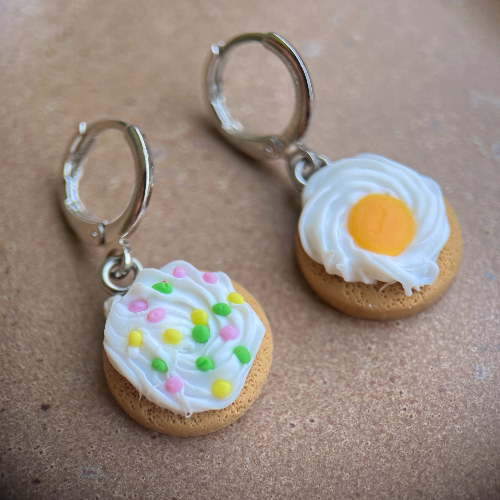 Pasen creme koekjes oorbellen