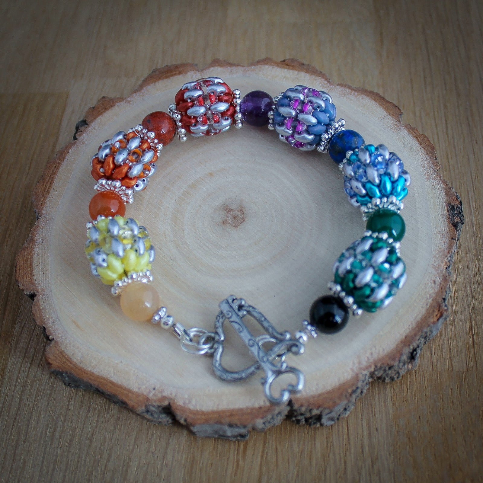 Regenbogen & bonte kralen, handgemaakte armband met geweven details - 122487 Regenbogen & bonte kralen, handgemaakte armband met geweven details