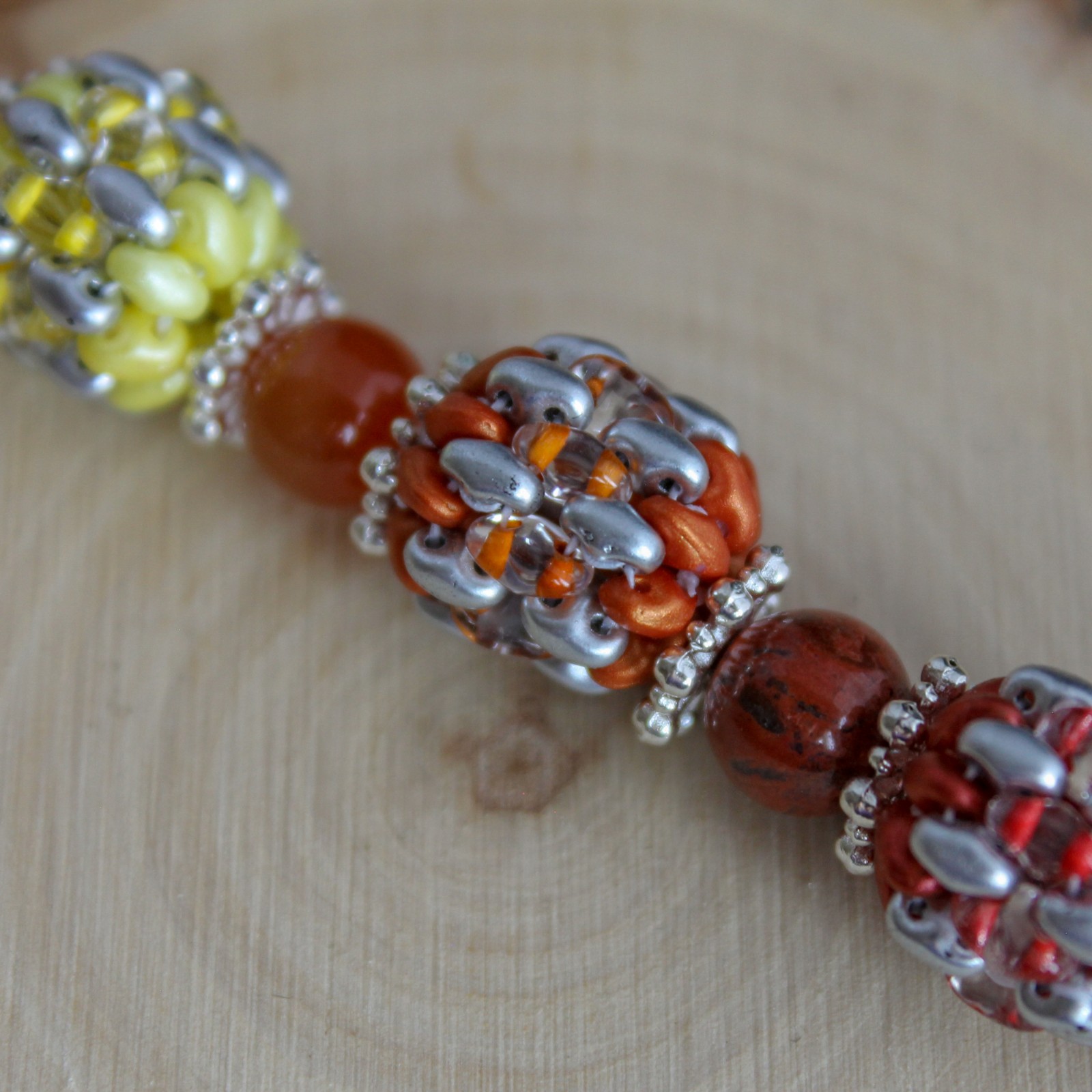 Regenbogen & bonte kralen, handgemaakte armband met geweven details - 122488 Regenbogen & bonte kralen, handgemaakte armband met geweven details