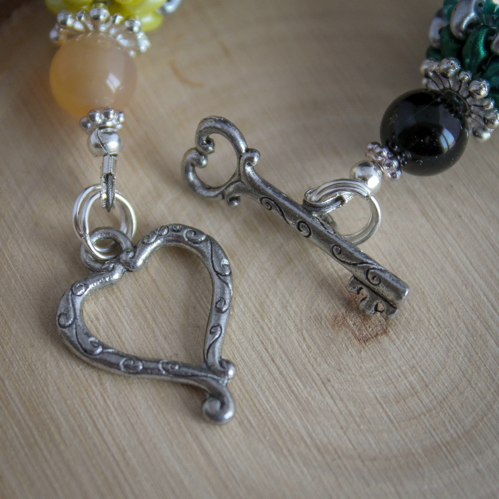 Regenbogen & bonte kralen, handgemaakte armband met geweven details - 122489 Regenbogen & bonte kralen, handgemaakte armband met geweven details