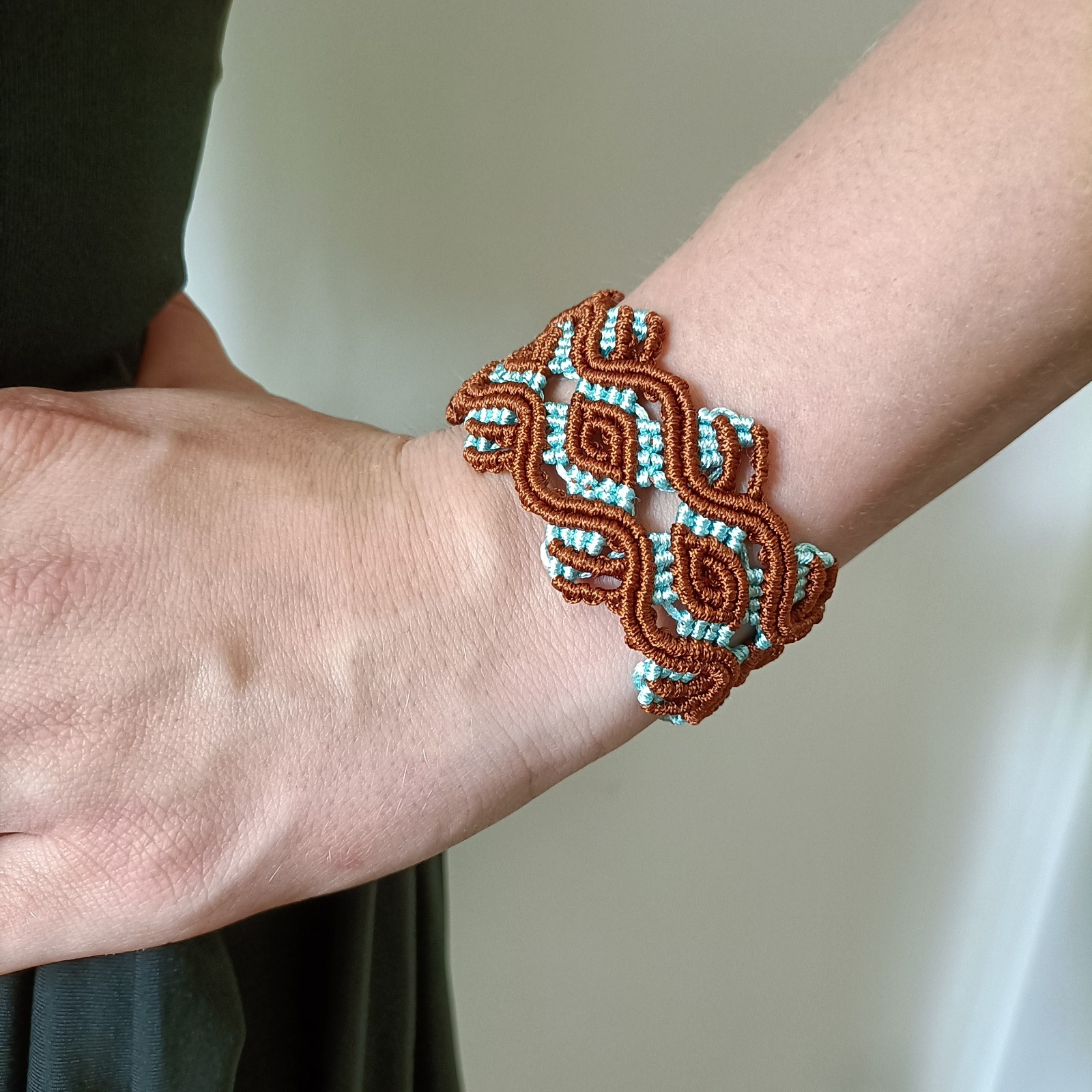 Stoer & Vrouwelijk-Micromacramé Armband Daisy - 122241 Stoer & Vrouwelijk-Micromacramé Armband Daisy