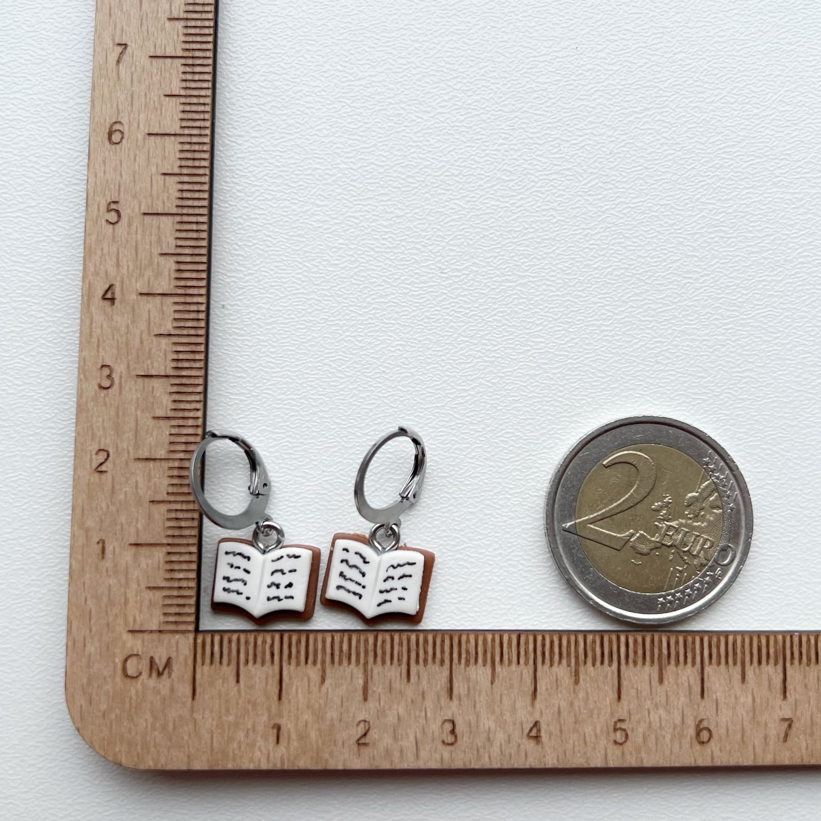 Boekjes huggie oorbellen - 125545 Boekjes huggie oorbellen