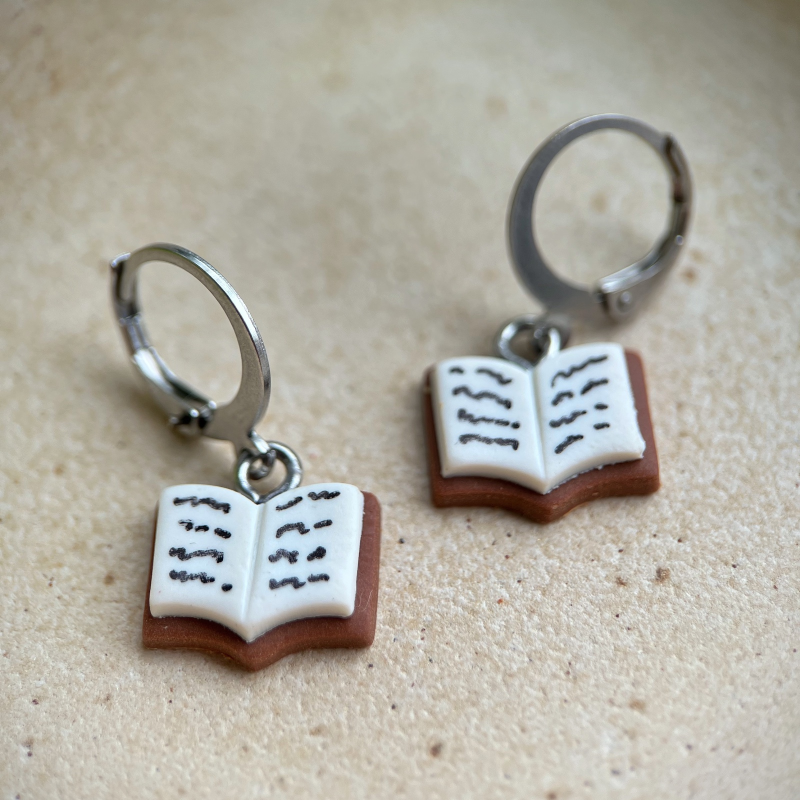 Boekjes huggie oorbellen - 125546 Boekjes huggie oorbellen