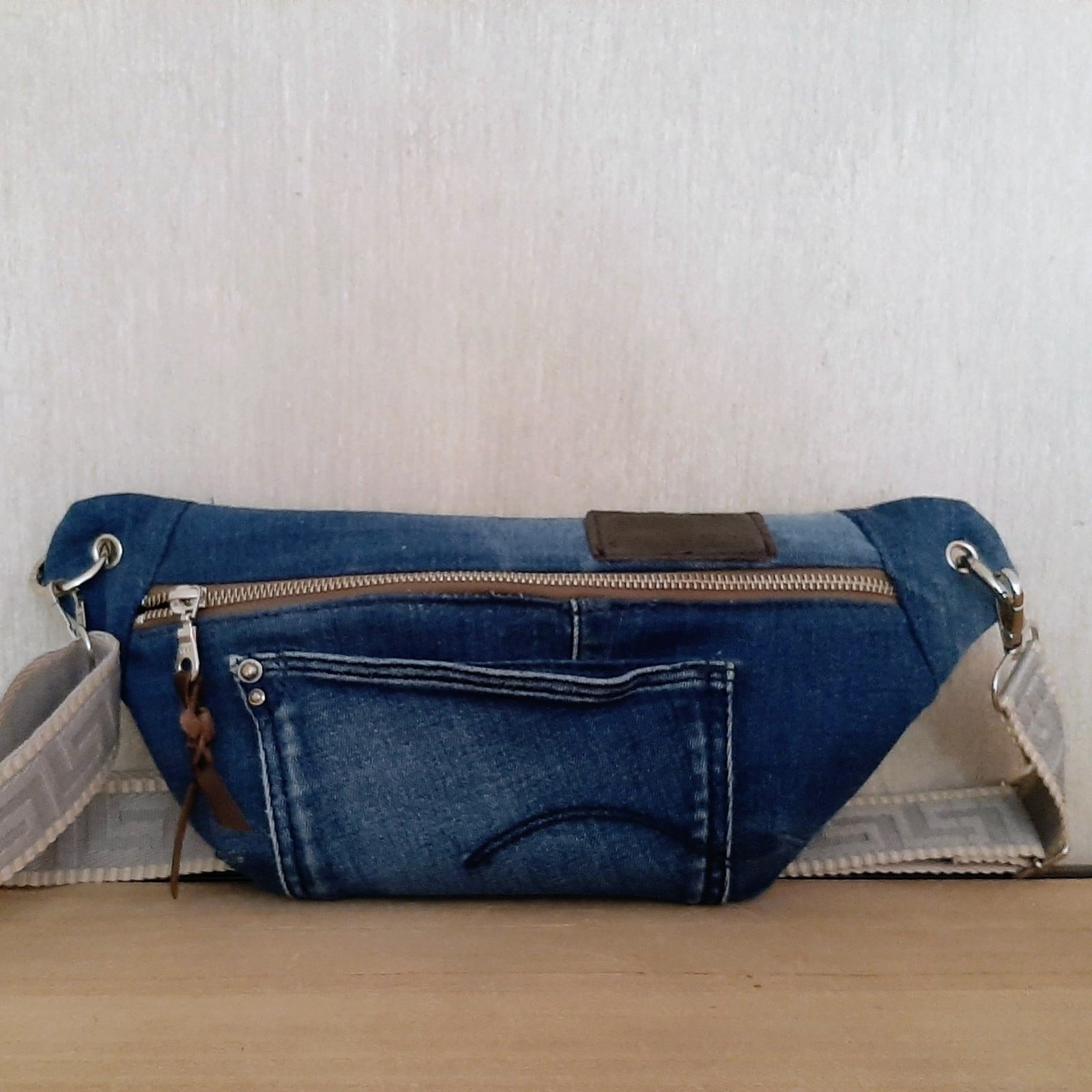 Denim heuptasje, gemaakt van hergebruikte Jeans.