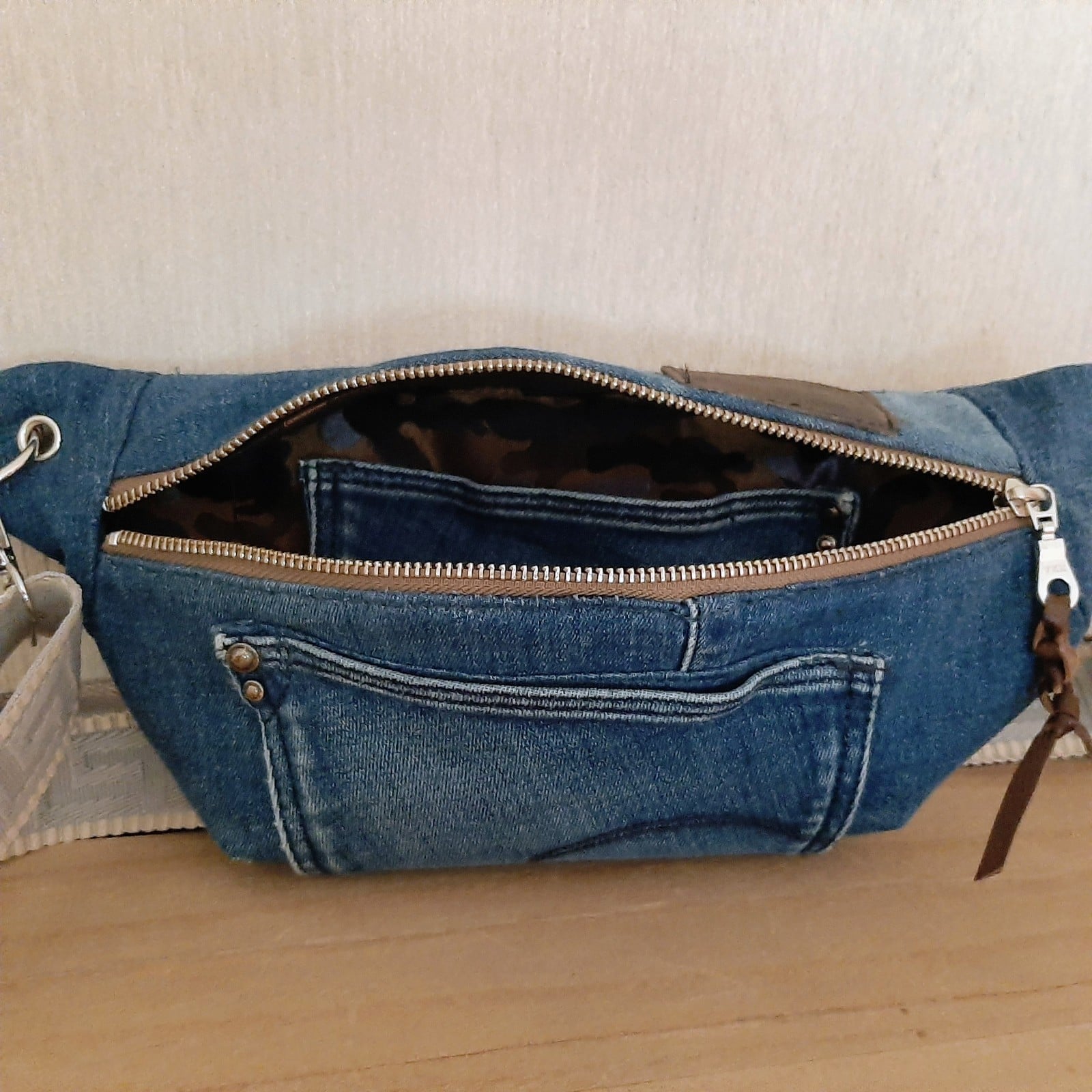 Denim heuptasje, gemaakt van hergebruikte Jeans.