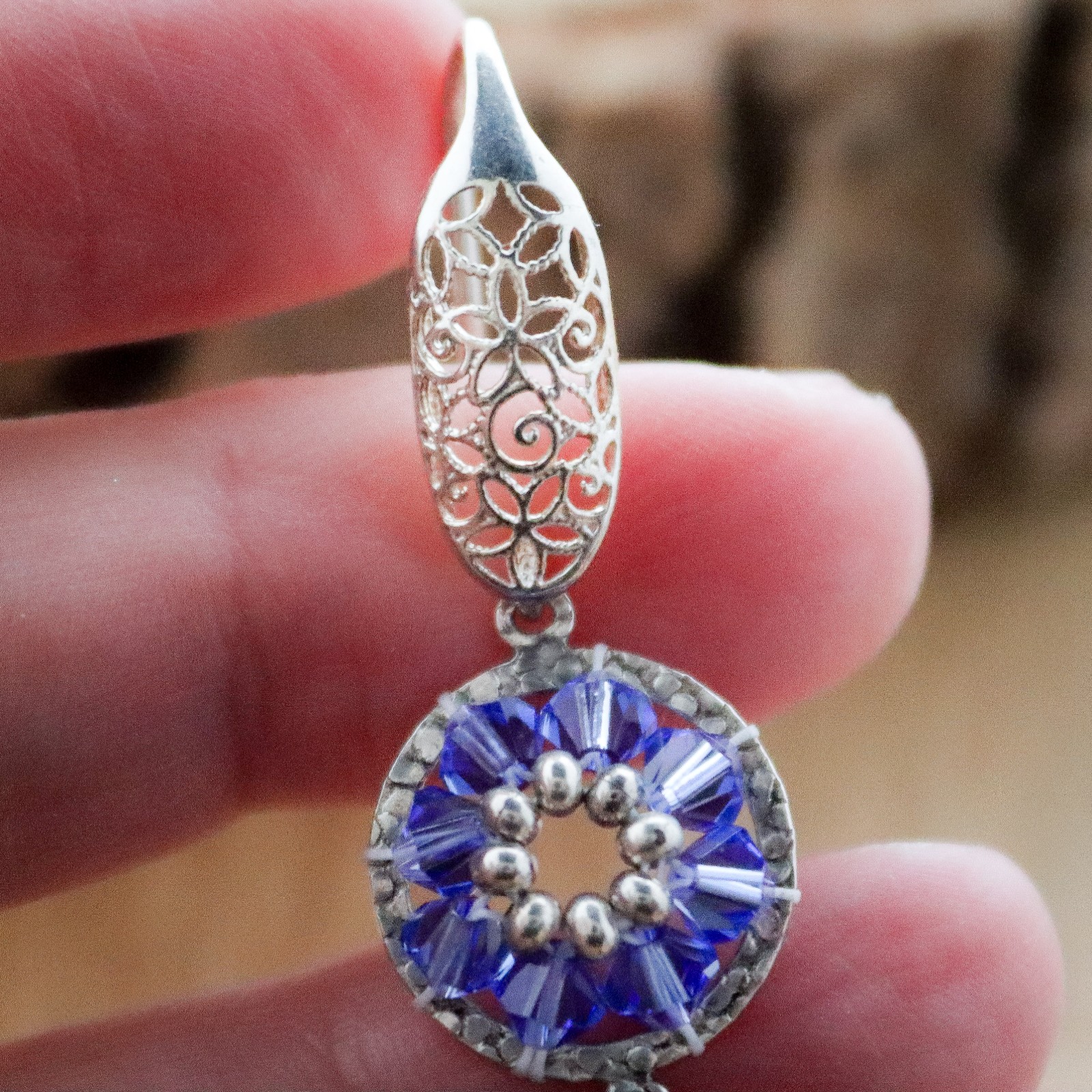 Diepblauw & Ocean folk, dolfijn oorbellen met Swarovski en zilverdetail