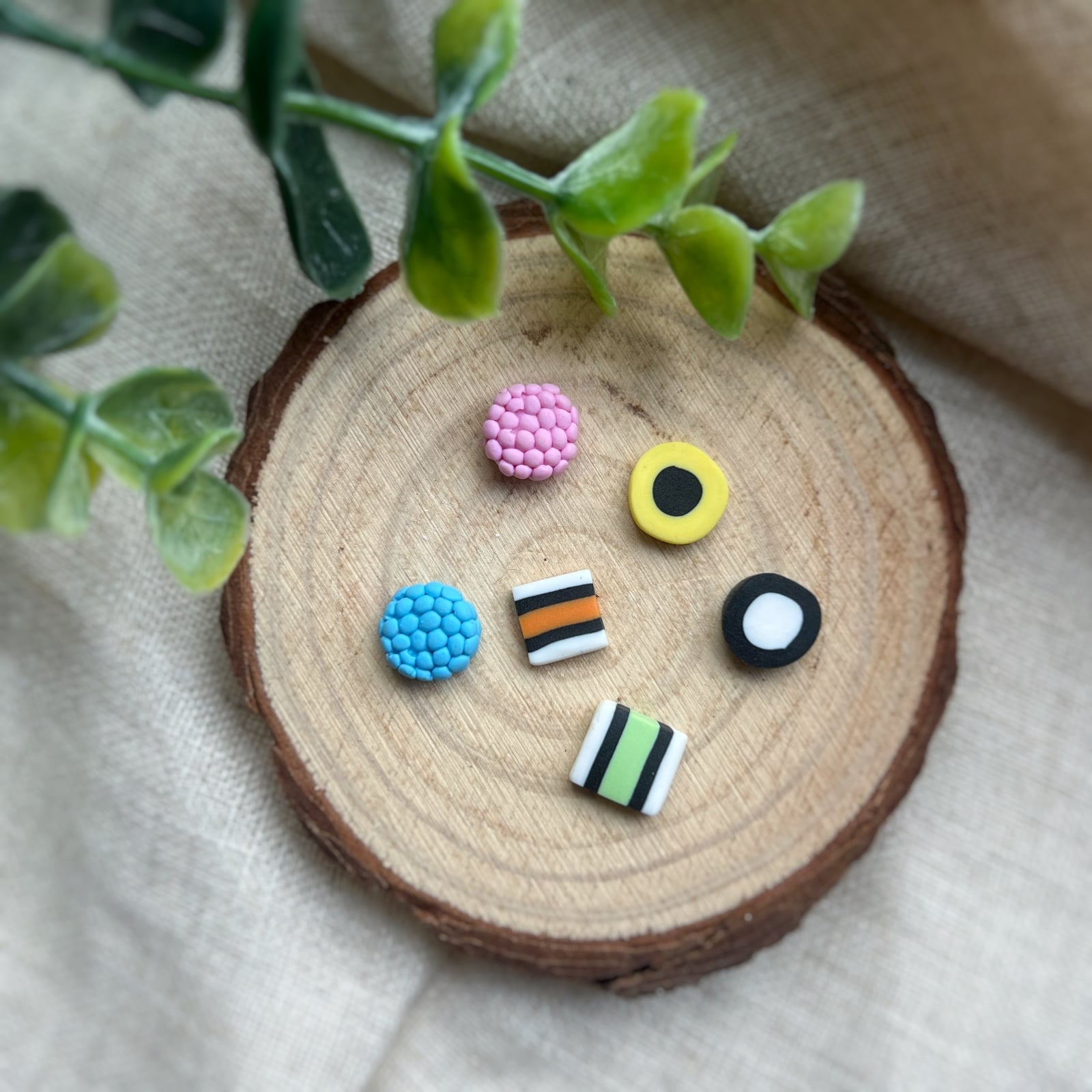 Engelse drop knopjes oorbellen (4 stuks)