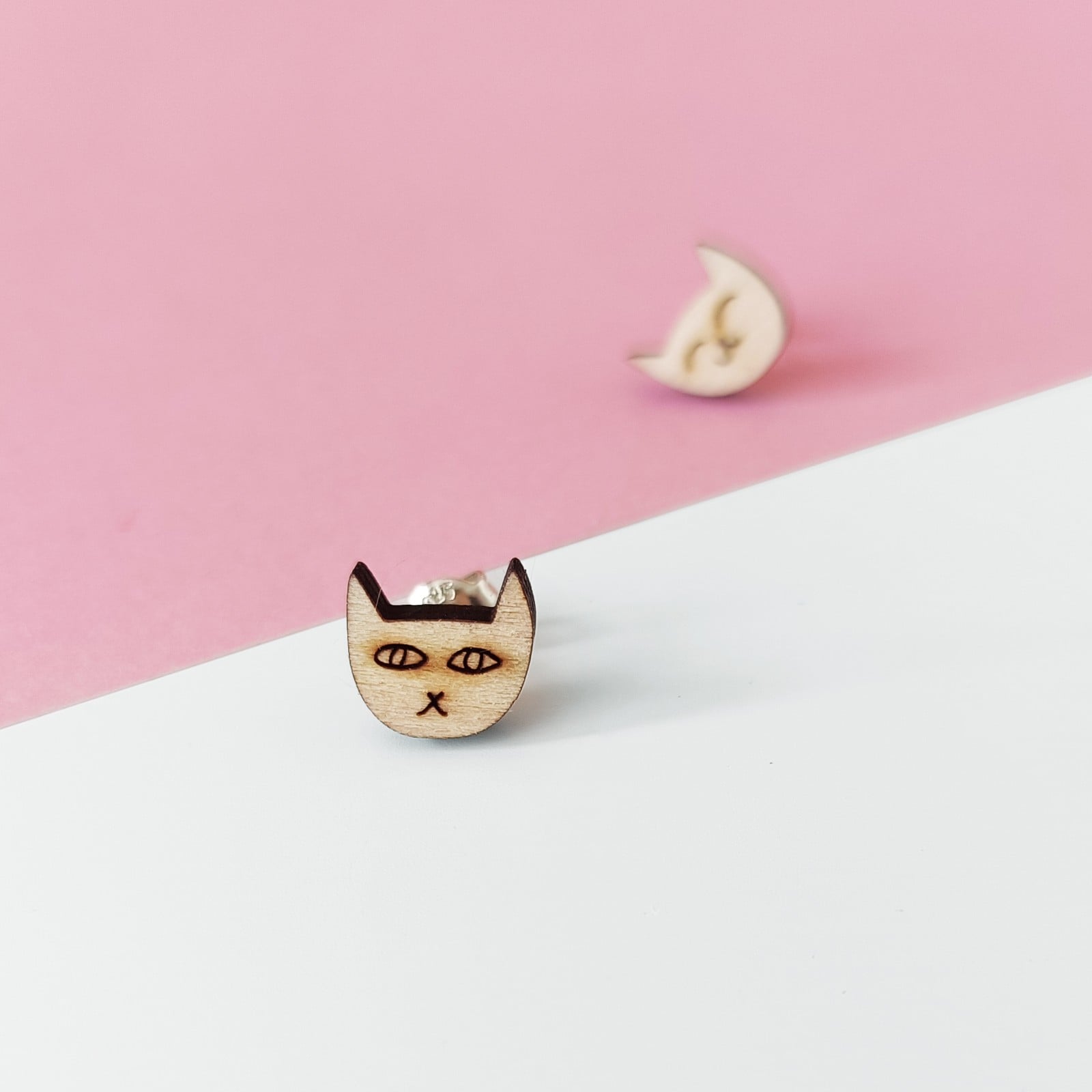 Houten oorbellen met kattenkopjes - happy and grumpy