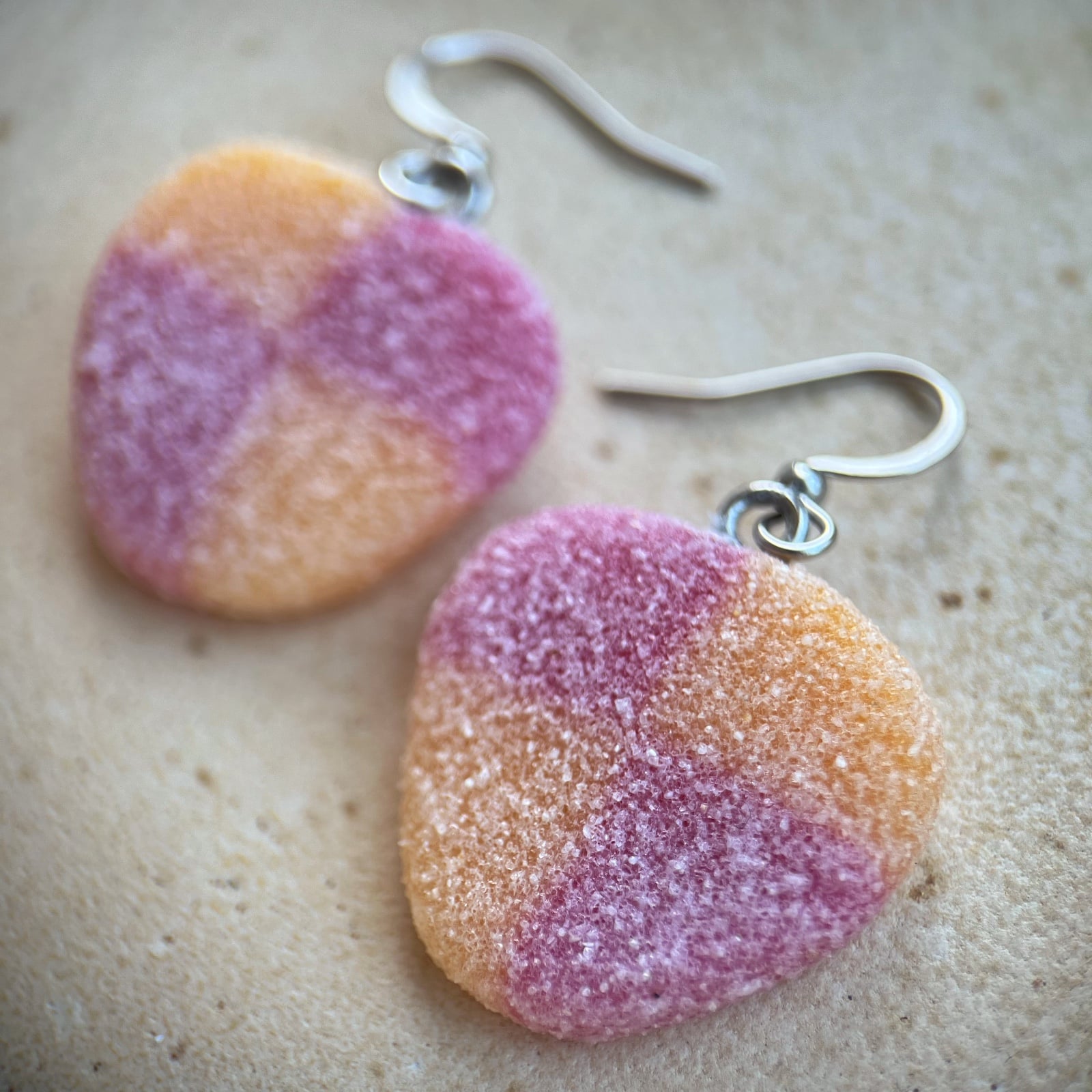 Perzik snoepjes oorbellen