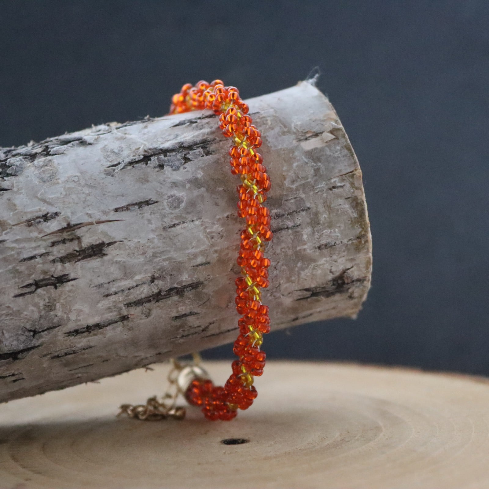 Sinaasappel & Zonlicht, handgeweven spiraal armband