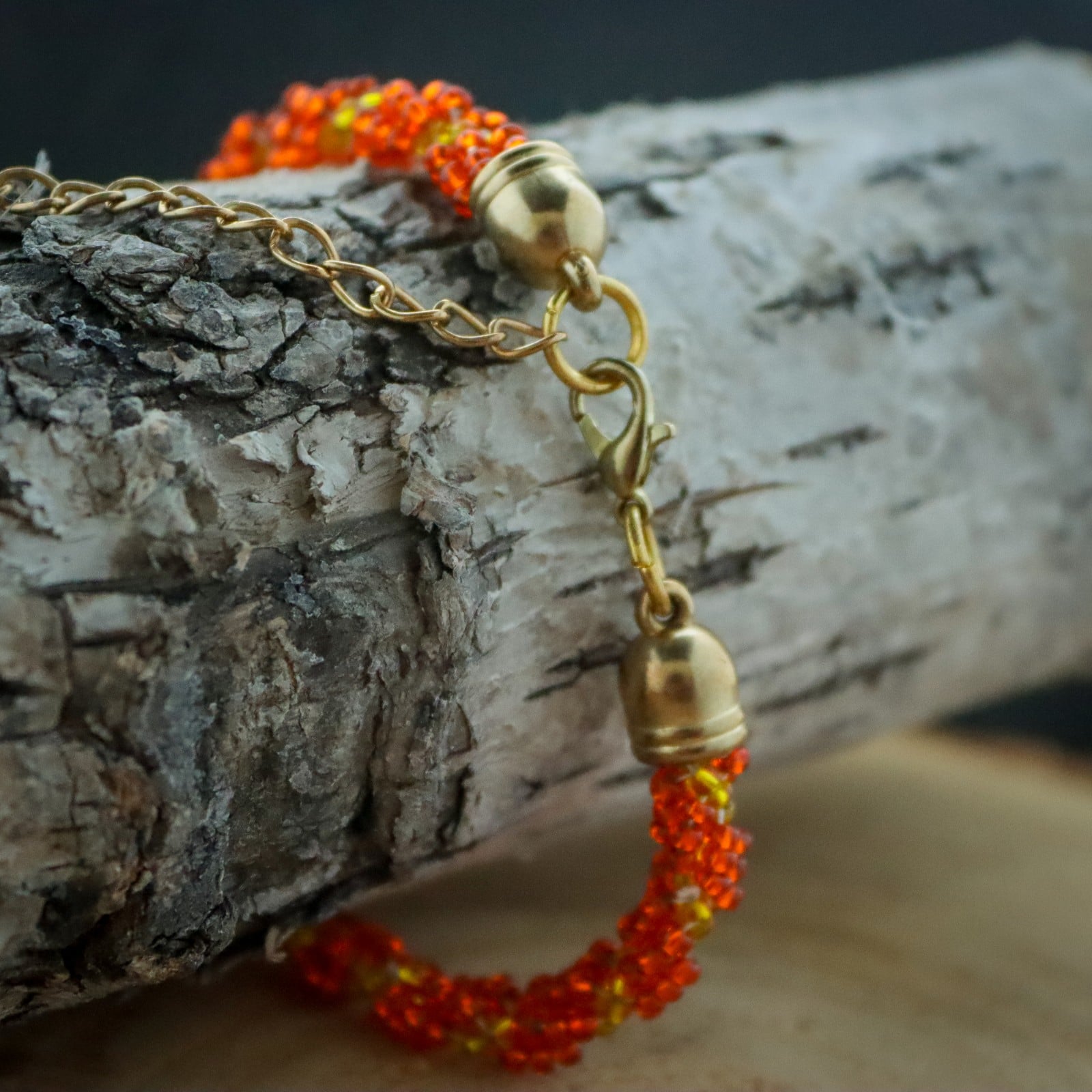 Sinaasappel & Zonlicht, handgeweven spiraal armband