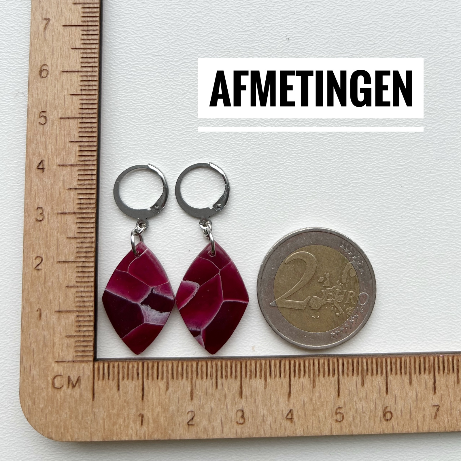 Dieprode faux steen oorbellen