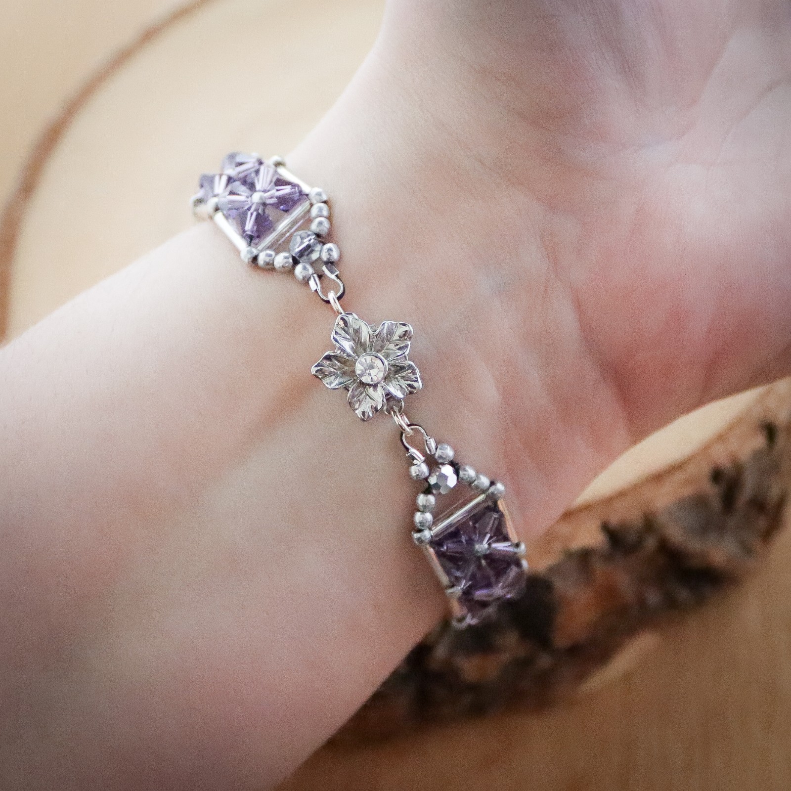 Gouden schaduw & Maanlicht, statement armband met glas kristallen