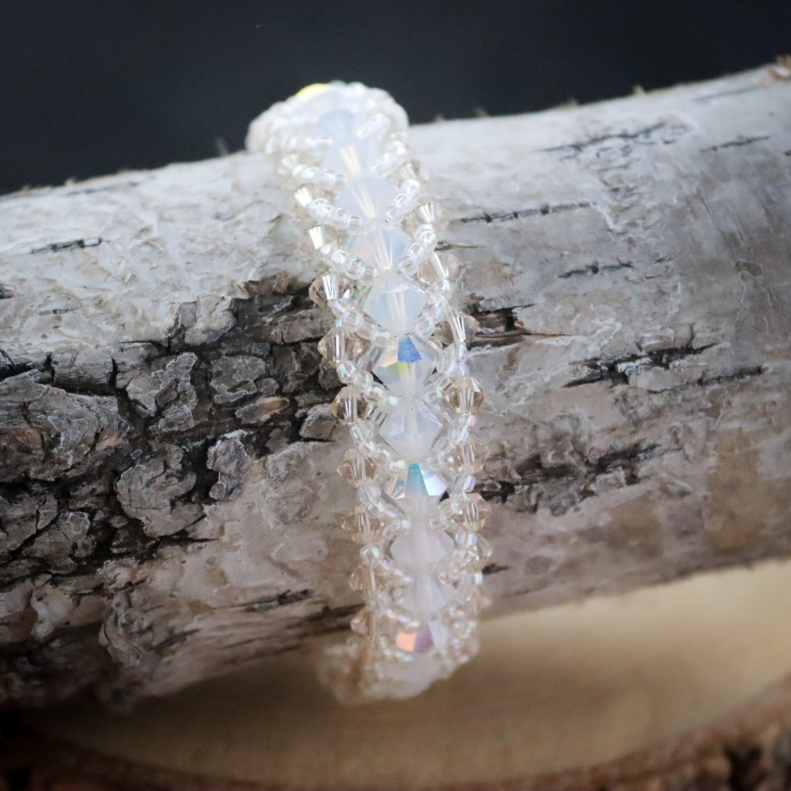 Romantisch & Tijdloos, handgemaakte bridal armband met Swarovski bicones