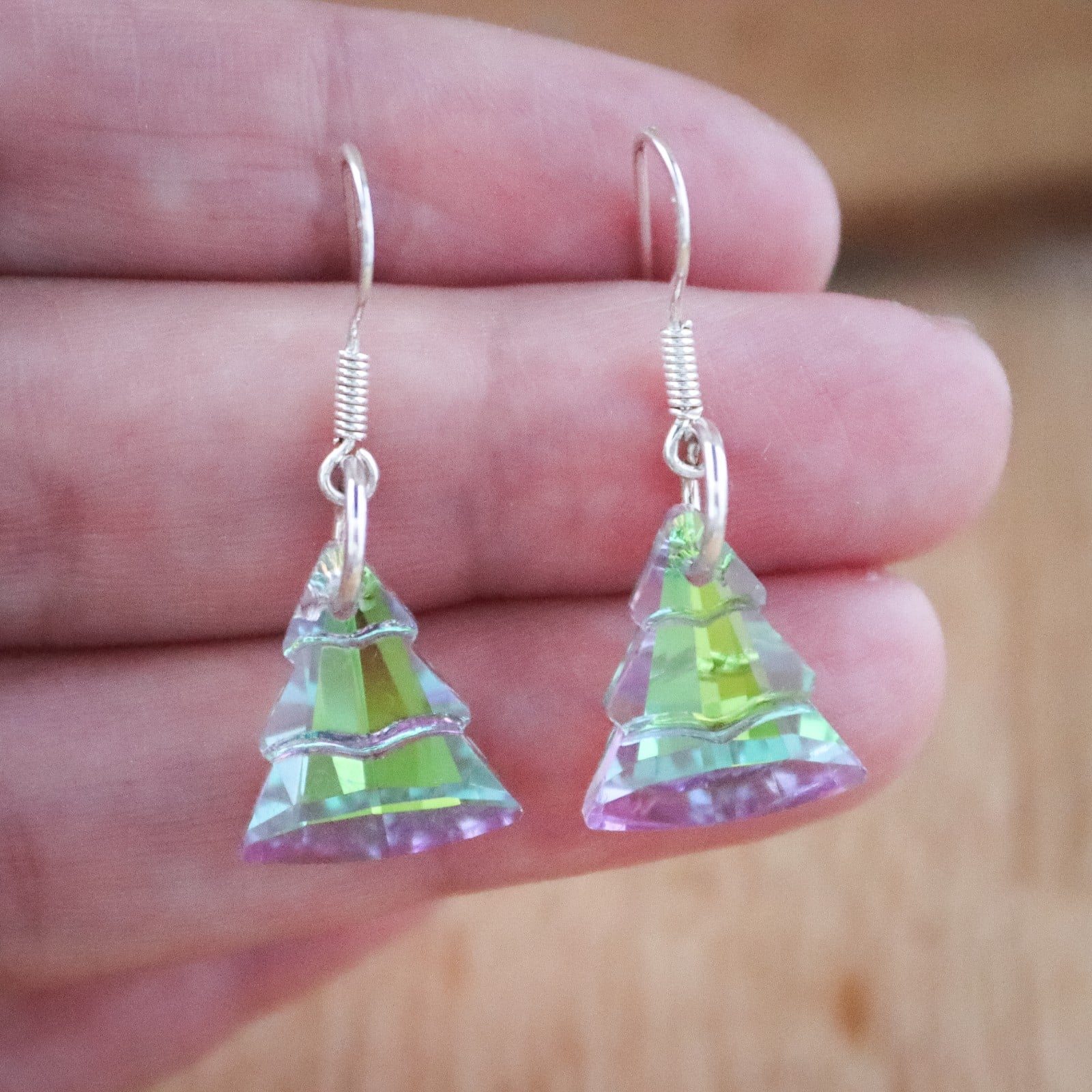Sprankelend & Feestelijk, handgemaakte kristal kerstboom oorbellen van sterling zilver