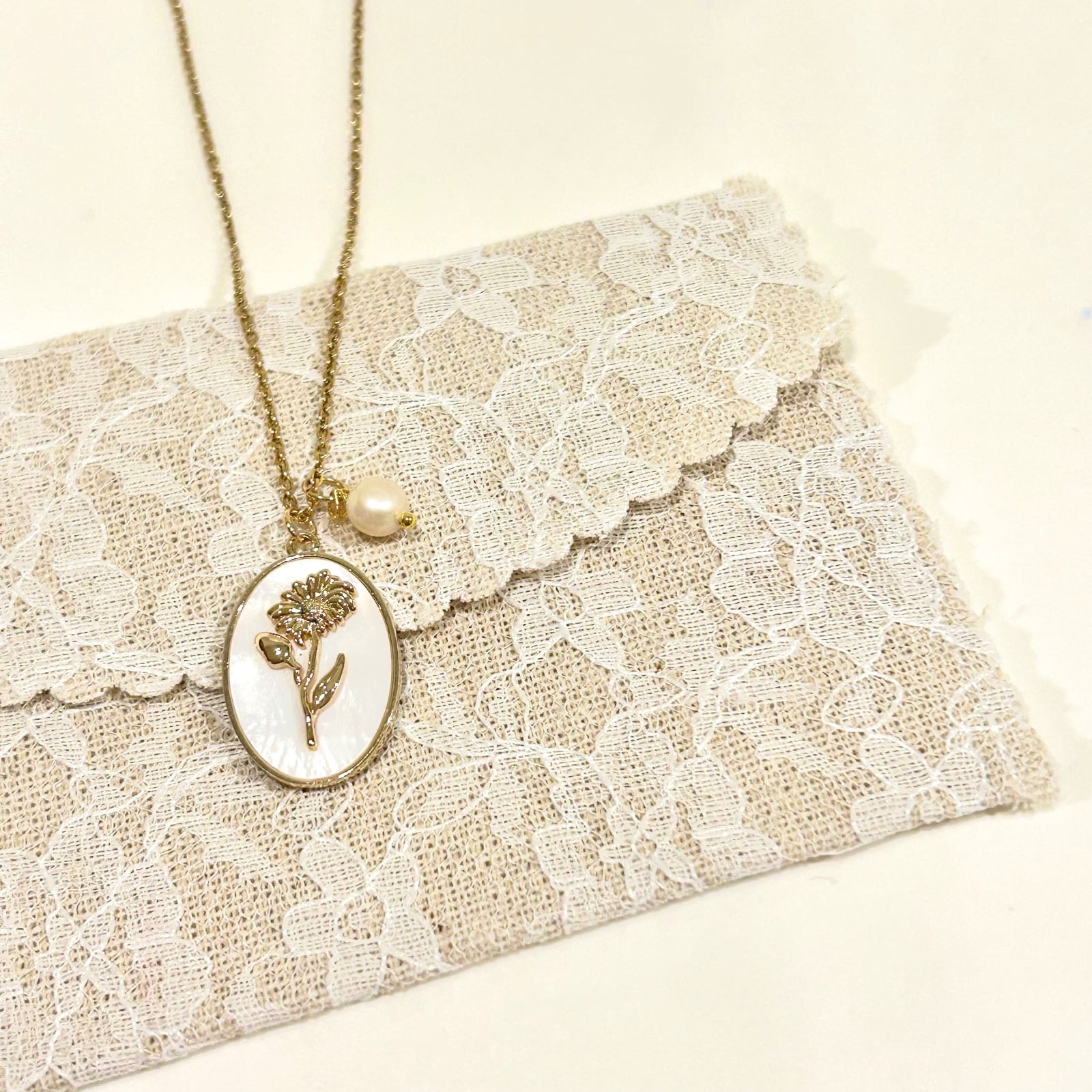 Golden Pearl Floral Necklace - Daisy ✨ - 131571 Gouden Bloemenhalsketting met Parel – Madeliefje✨