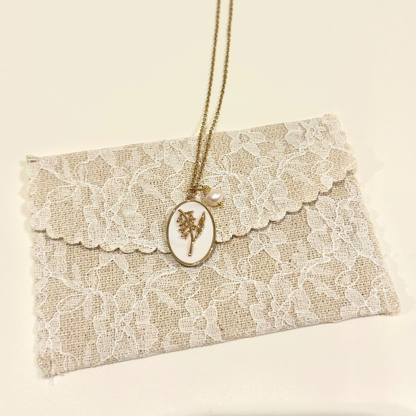 Golden Pearl Floral Necklace - Lily of the Valley ✨ - 131541 Gouden Bloemenhalsketting met Parel – Lelietje-van-dalen ✨